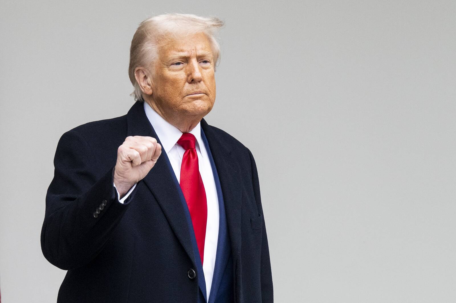 Вижу цель – не вижу препятствий. Дональд Трамп настаивает на пошлинах несмотря на критику.