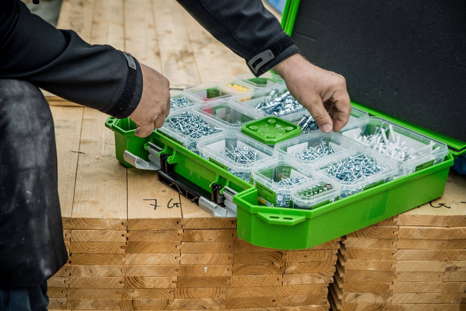 ESSVE toodete puhul hindavad kliendid muu hulgas universaalset kinnitusvahendite hoiustamis- ja transpordisüsteemi ESSBOX, mis garanteerib kinnitite hea kvaliteedi.