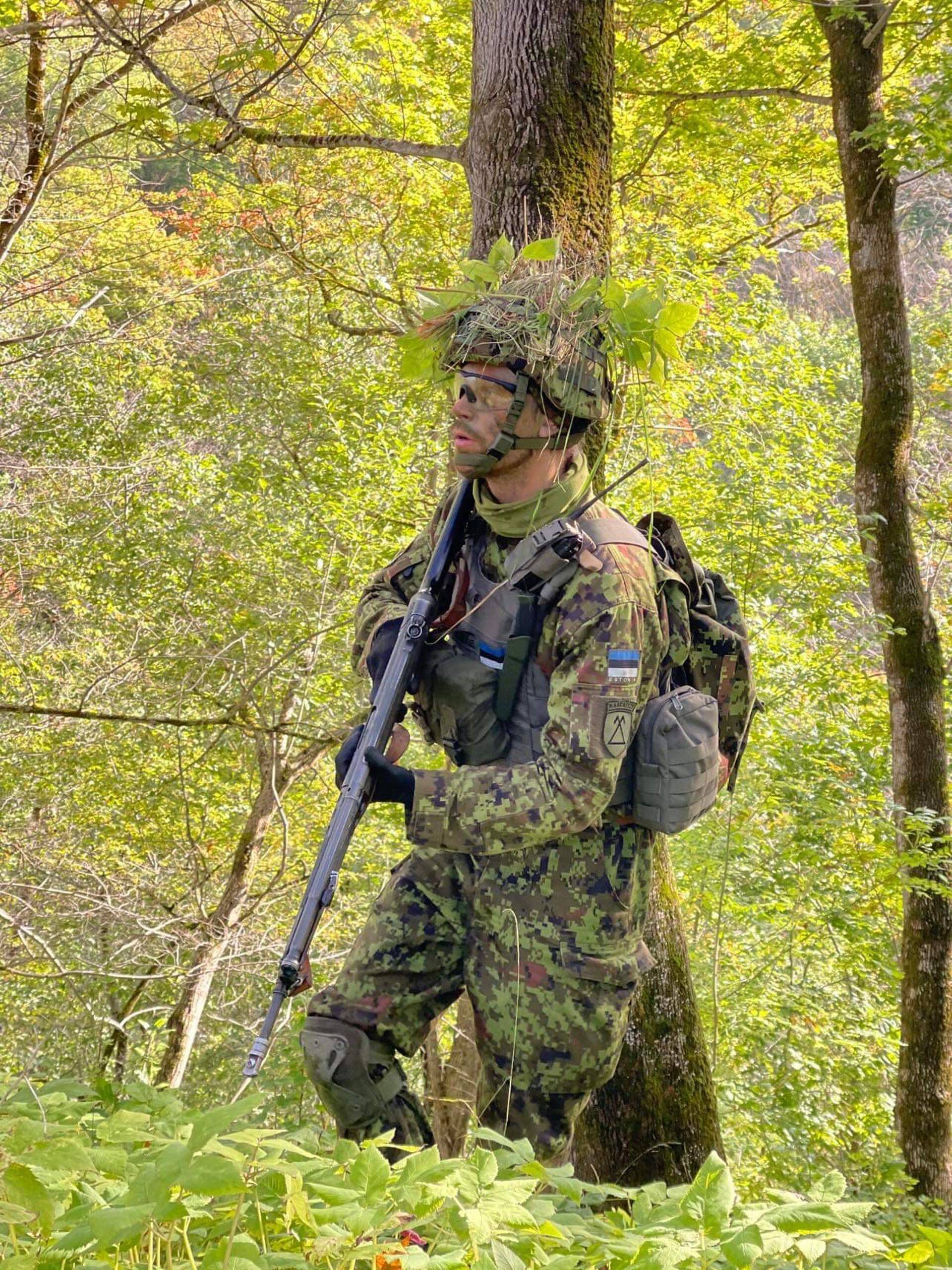 Karl Robert Saaremäe reservväelaste õppusel, ilmselt kusagil Rutja või Kunda kandis.