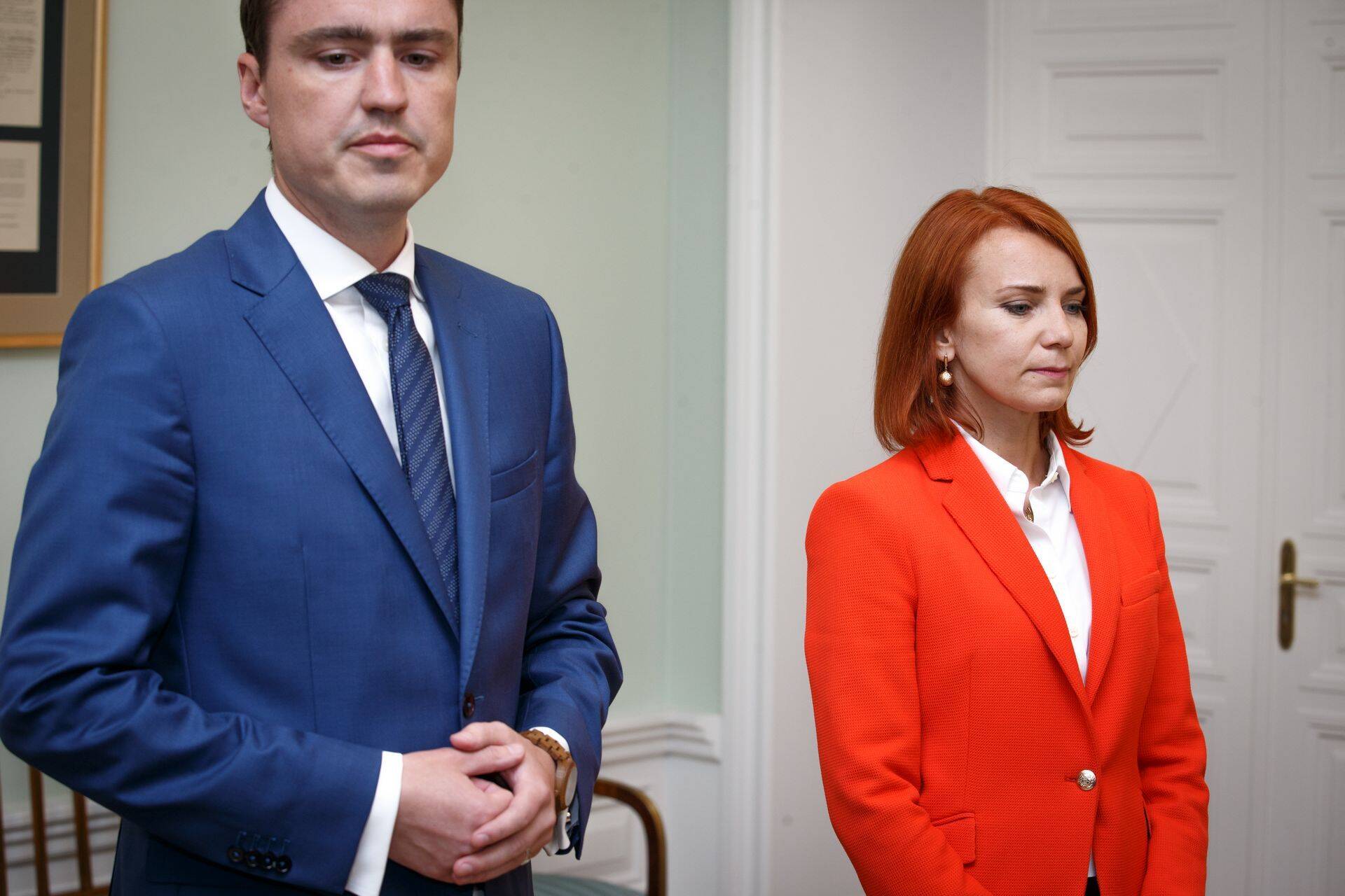 Keit Pentus-Rosimannus astus tagasi. Pressikonverenst Stenbocki majas, kus välisminister selgitas koos peaminister Taavi Rõivasega tagasi astumise põhjuseid.