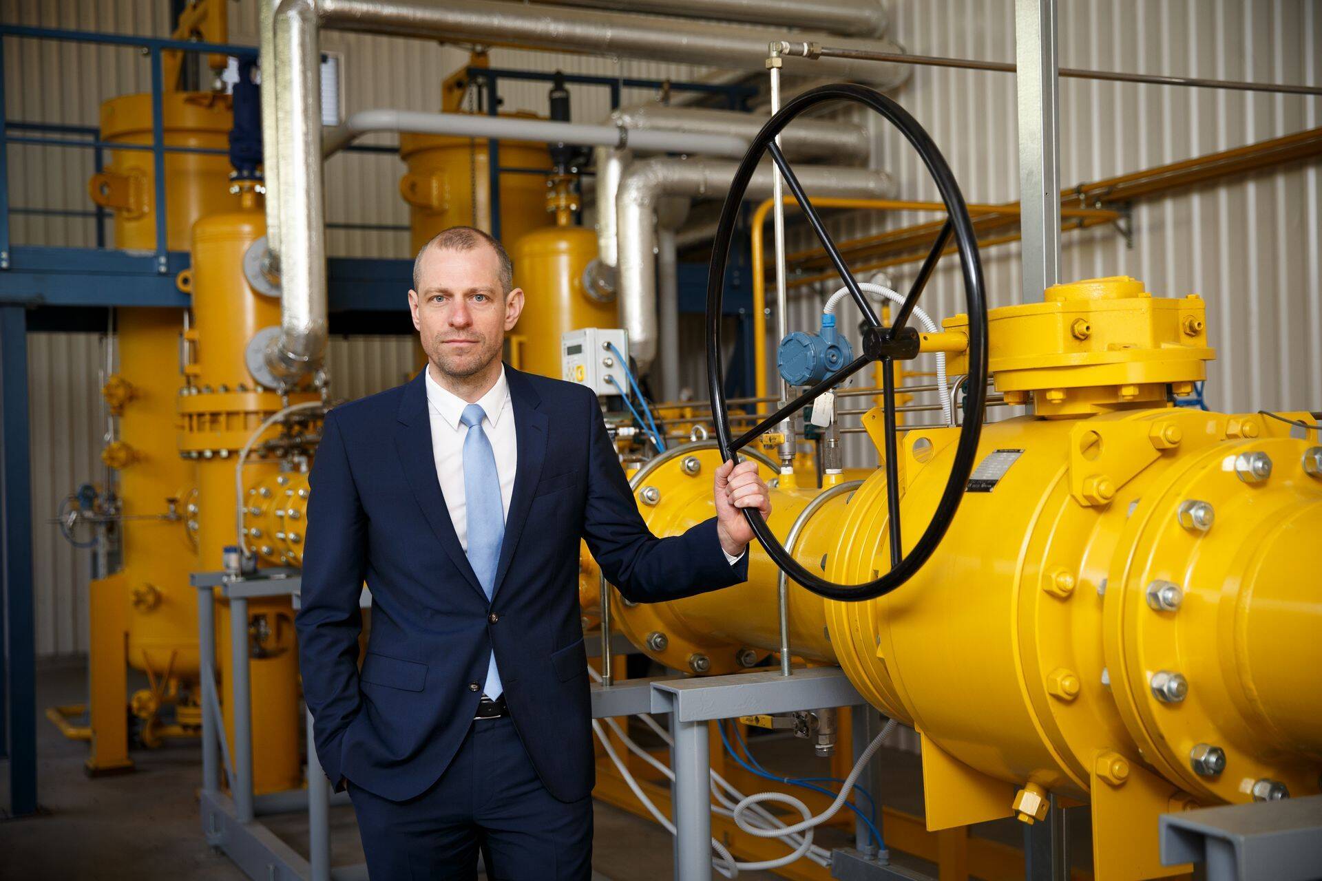 Eleringi juhatuse esimees Taavi Veskimägi Raudalu gaasijaotusjaamas.