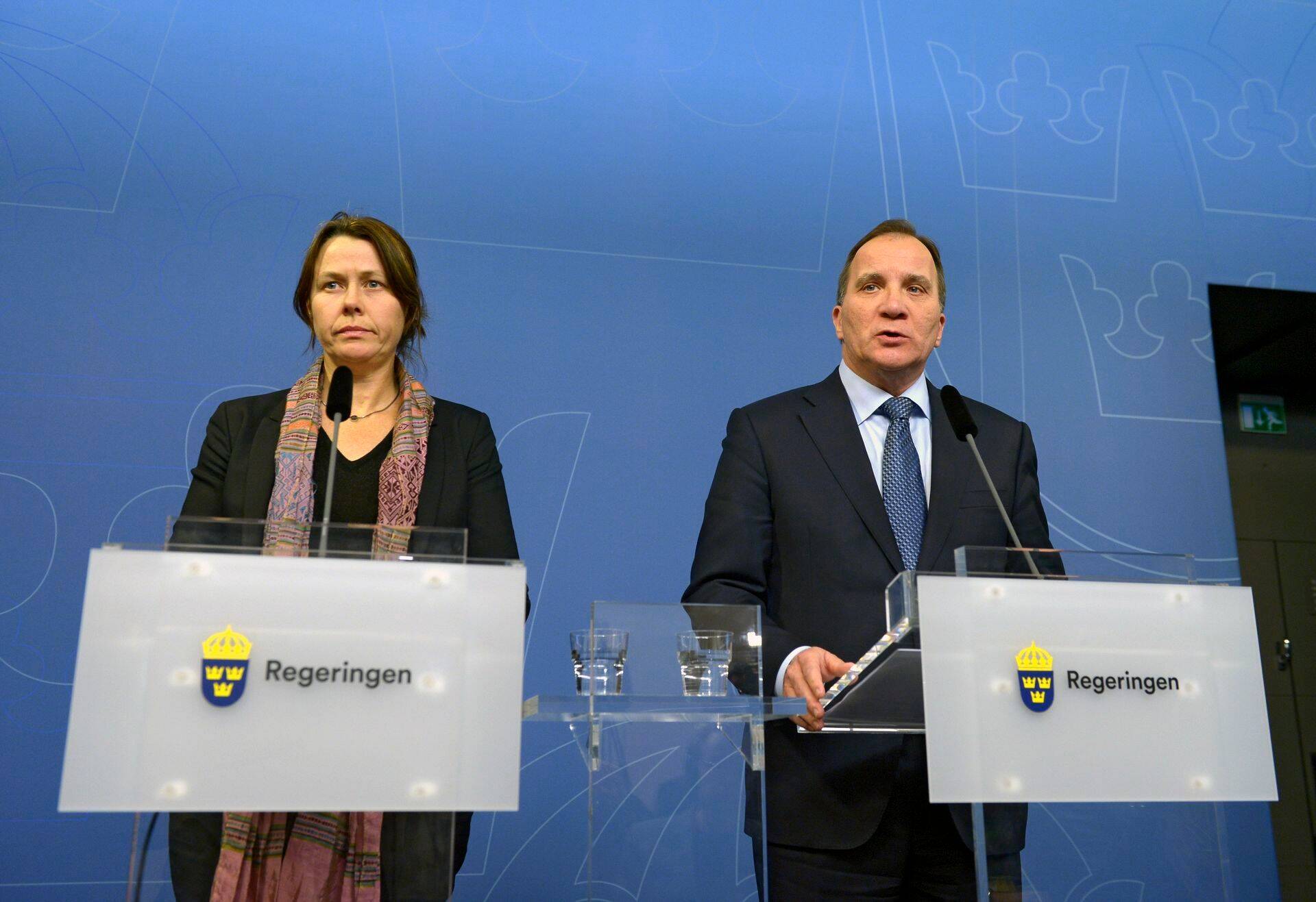 Rootsi peaminister Stefan Löfven (paremal) ja asepeaminister Åsa Romson pressikonverentsil.