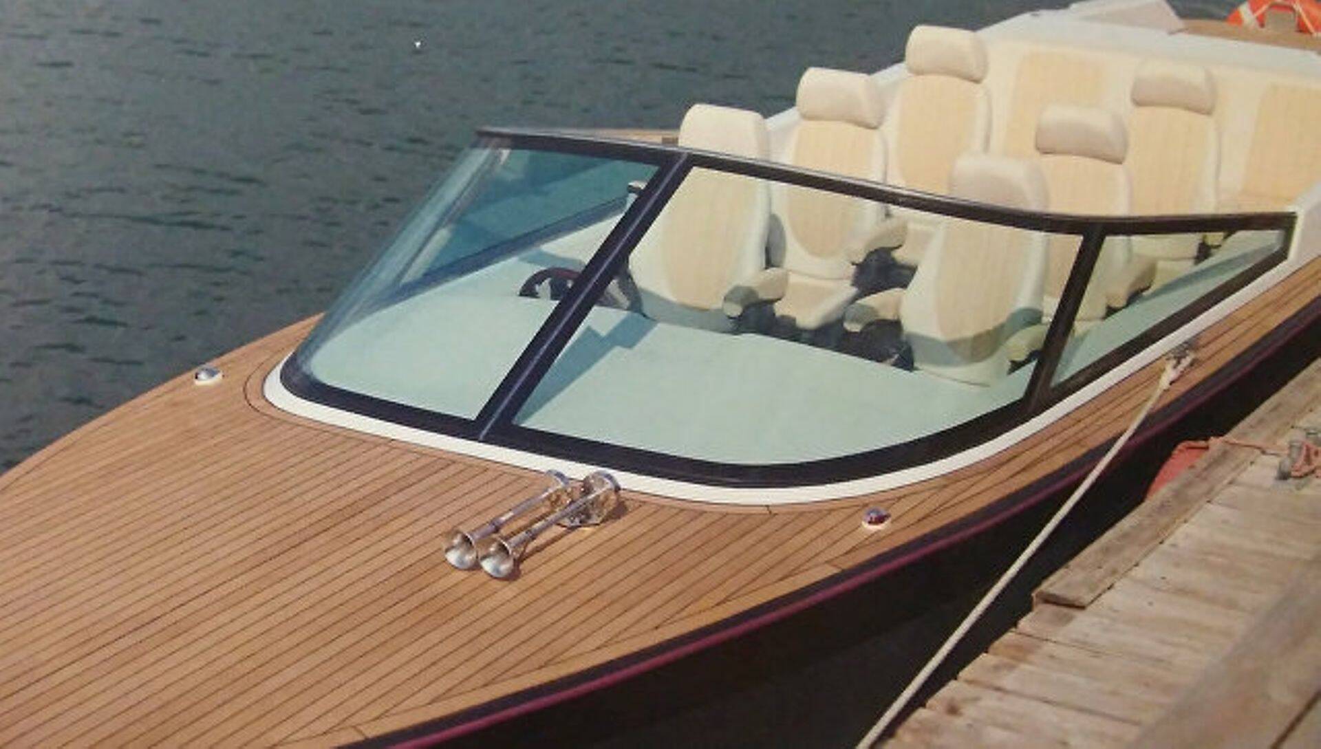 В России создали "Bentley на воде"В России создали "Bentley на воде"