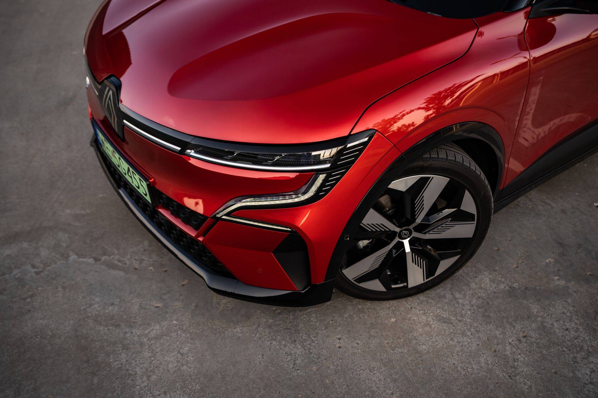 Elektriliste Renault’ automudelite Dacia Springi ja Megane’i müük kasvab mühinal. Kolmandas kvartalis tõusis müük eelmise aastaga võrreldes 42%.