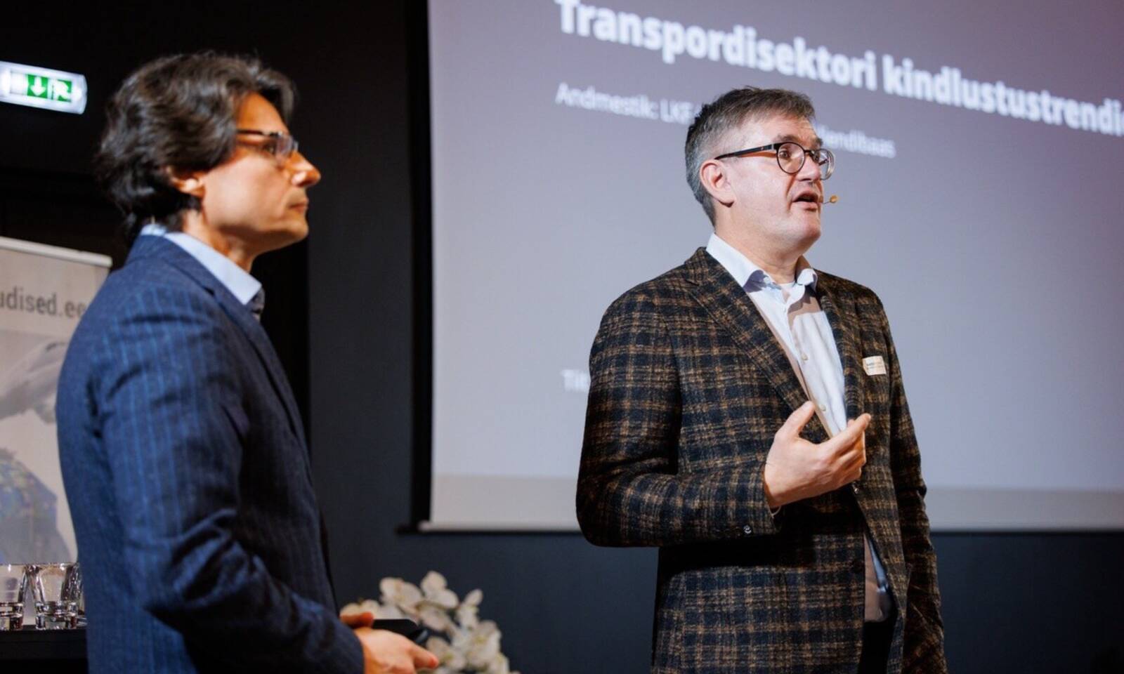 Äripäeva Autovedajate aastakonverentsil tegid IIZI ärikliendiüksuse juht Kaido Konsap (paremal) ja analüütik Tiit Jõgi (vasakul) ülevaate kindlustusturu hetkeolukorra kohta. Muuhulgas arutati ka tuleviku väljakutseid keskendudes eelkõige liiklus- ja kaskokindlustuse arengutele.