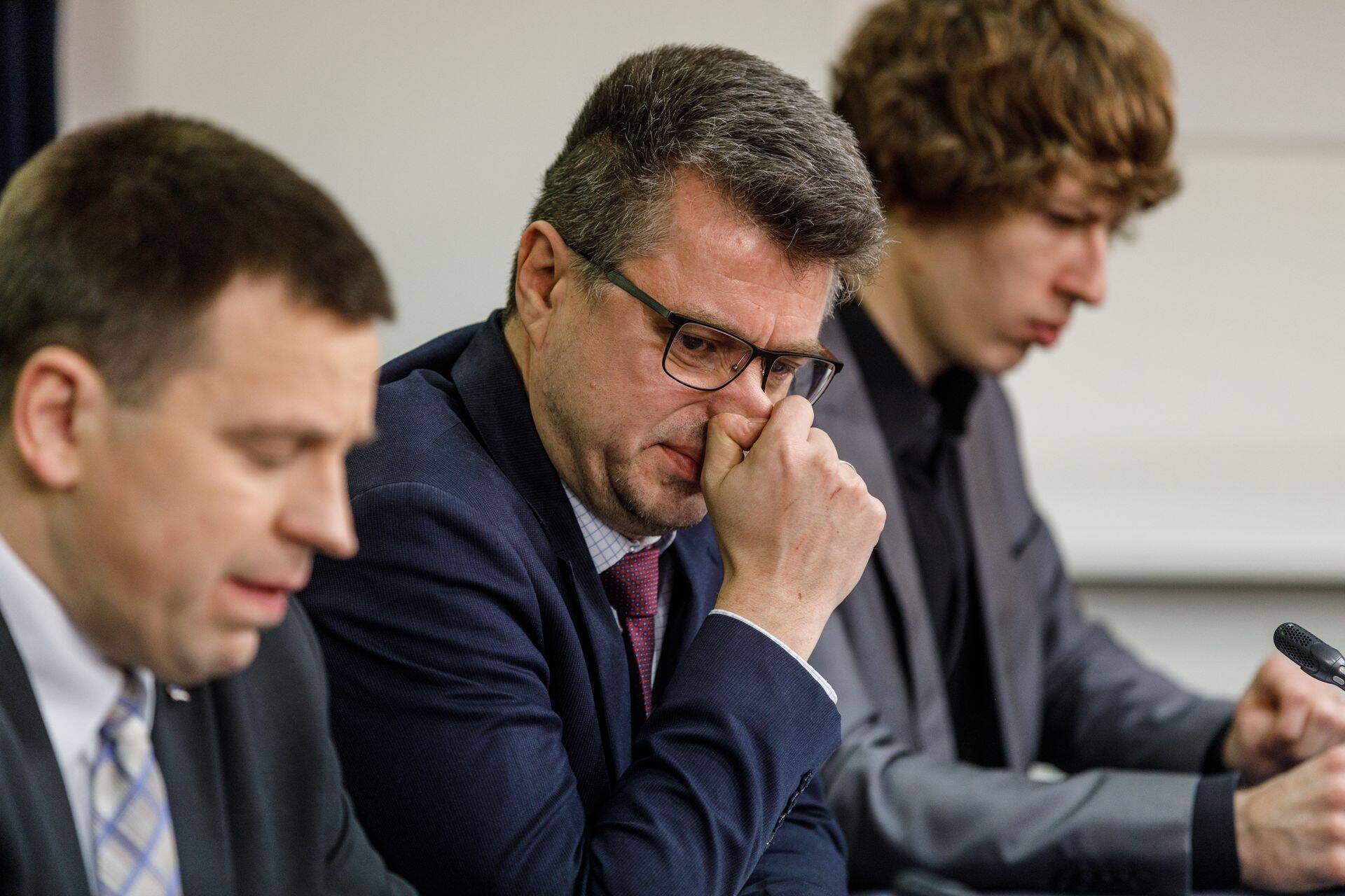 Valitsus otsustas koroonaviiruse puhangust põhjustatud majandussurutise leevendamiseks kehtestada rea ettevõtete likviidsust parandavad meetmeid.