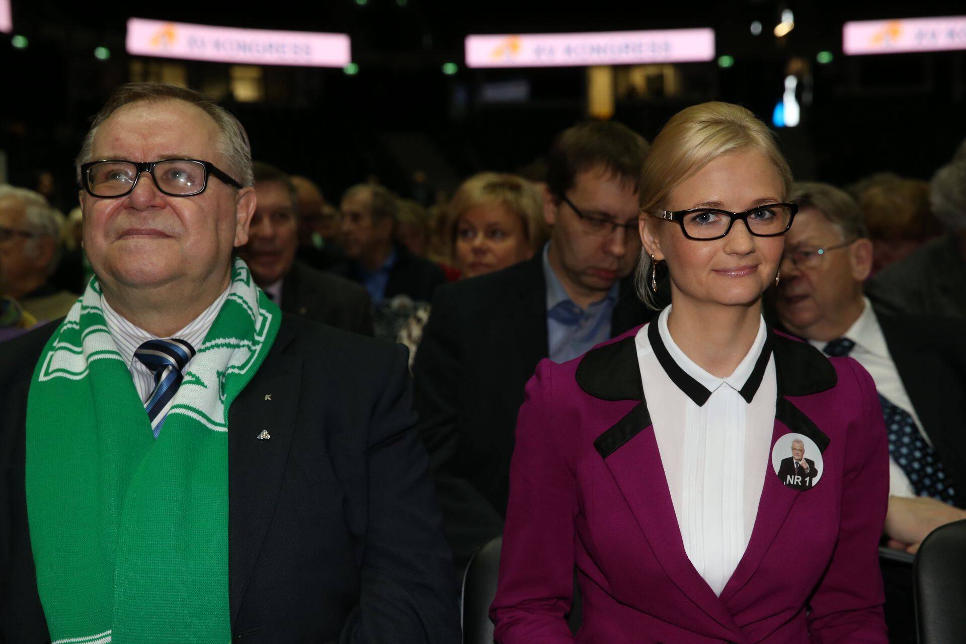 Aadu Must oma tütart, Siret Kotka oma Savisaart toetamas.