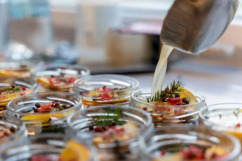 Nii valmivad Hõbekala jõuluräimed. Foto: Kaja Hiis- Rinne