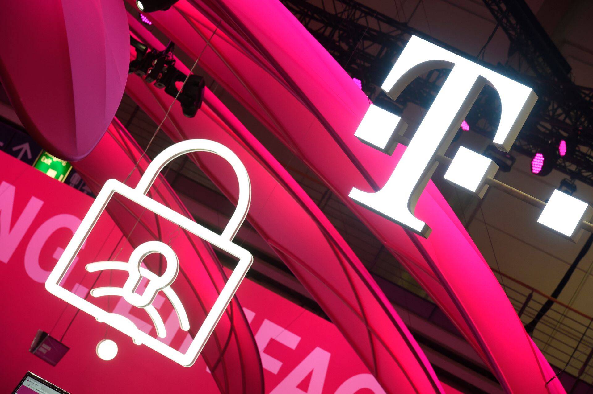 Deutsche Telekomi logo sellenädalasel Cebiti IT-messil Hannoveris.
