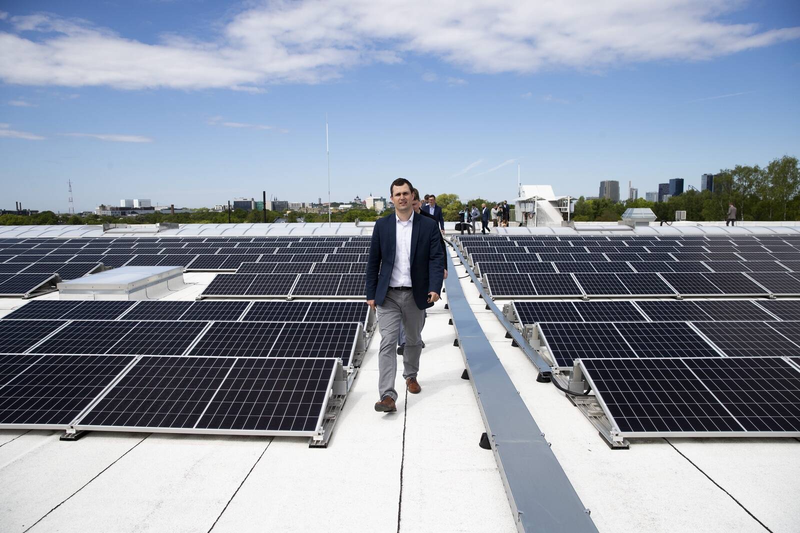 Kaamos Energy juht Mihkel Loorits räägib saates ka Tallinna suurimast päikesepargist Avala ärikvartalis.