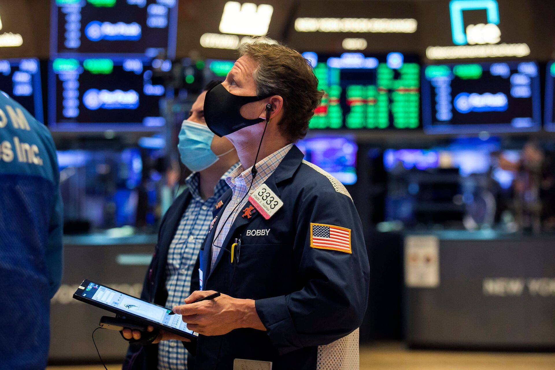 Turud on äraootaval seisukohal, kuna USA president Donald Trump ähvardas mitte allkirjastada USA stiimulpaketti.