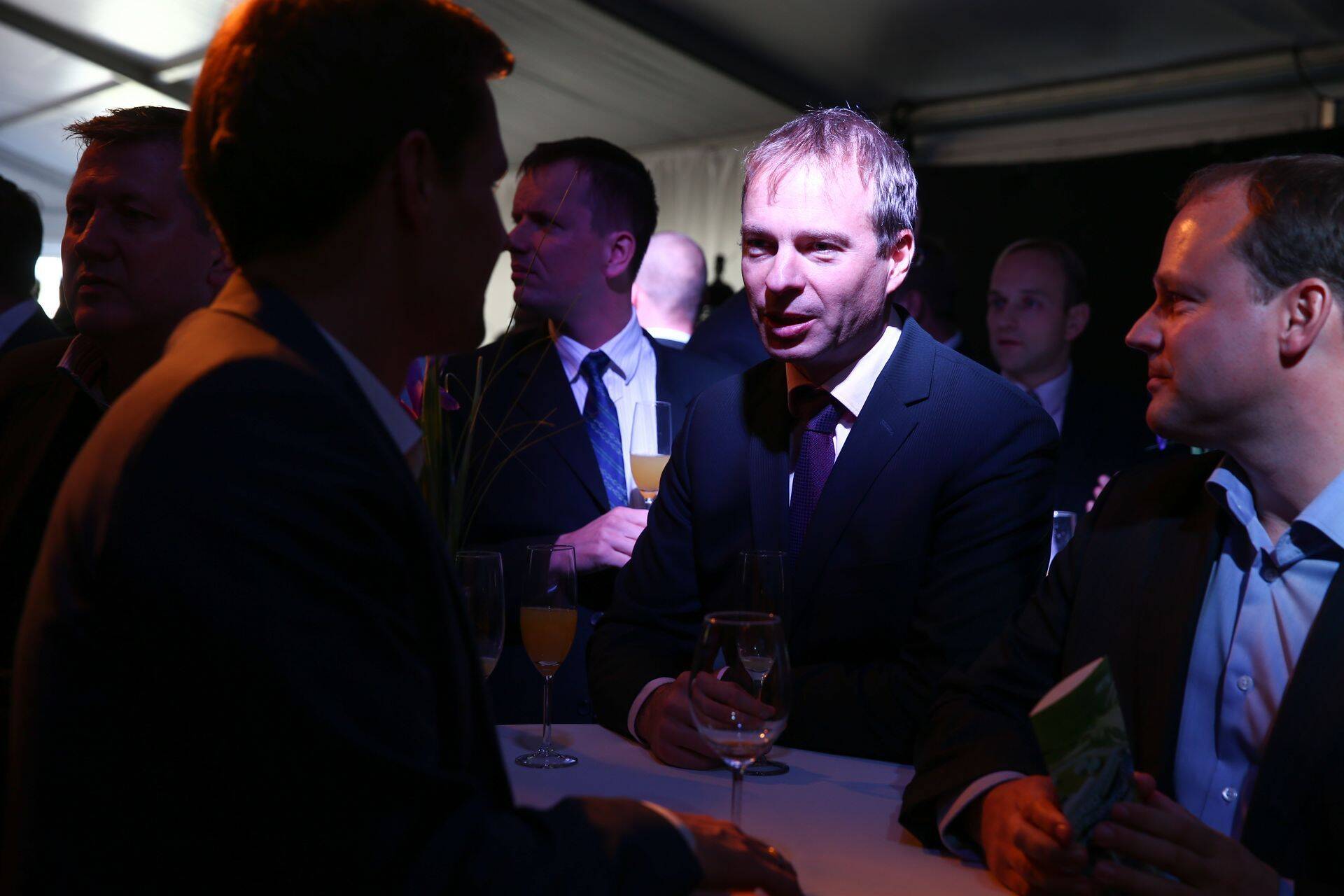 Riigihalduseminister Arto Aas (vasakul) avaldas täna seisukoha, et riigiettevõtete juhtide palgad peavad olema avalikud, Eesti Energia juhi Hando Sutteri (keskel) hinnangul tuleb esitada küsimus, kas ühiskond on selleks valmis.