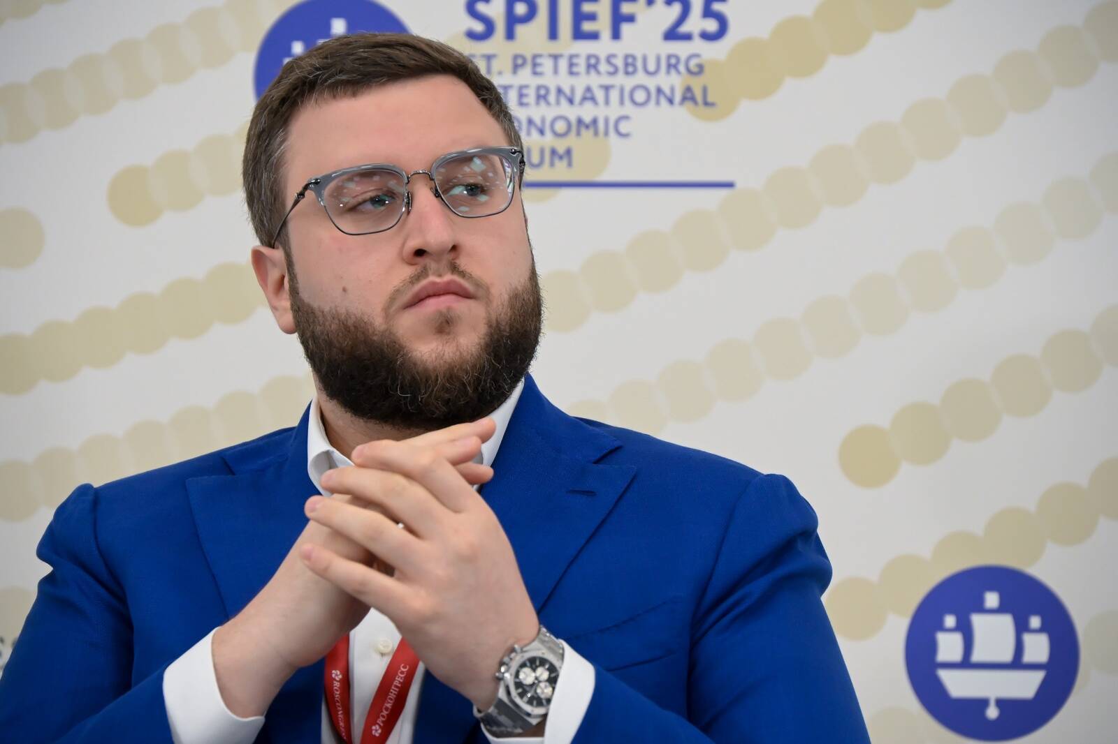 Вице-президент «ВКонтакте» Степан Ковальчук признал, что замены YouTube нет: «Есть много онлайн-кинотеатров, но нет ни одной UGC-платформы, которая бы соответствовала стандартам YouTube, с которым конкурируем»