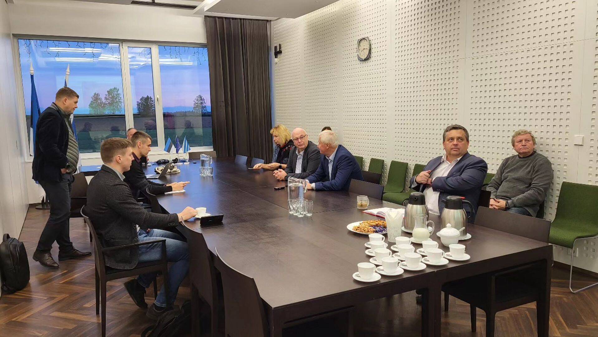Neljapäeva hommikul toimus Rakvere vallavalitsuses Rakvere valla ja Viru-Nigula valla esindajate kohtumine kaitseinvesteeringute keskuse ja tehnilise järelevalve ameti esindajatega.