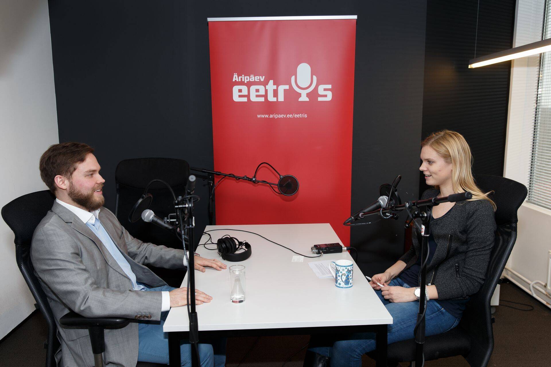 Estonian lawyer Rauno Kinkar (on the left) giving an interview to Estonian business daily Äripäev about pyramid/Ponzi schemes.