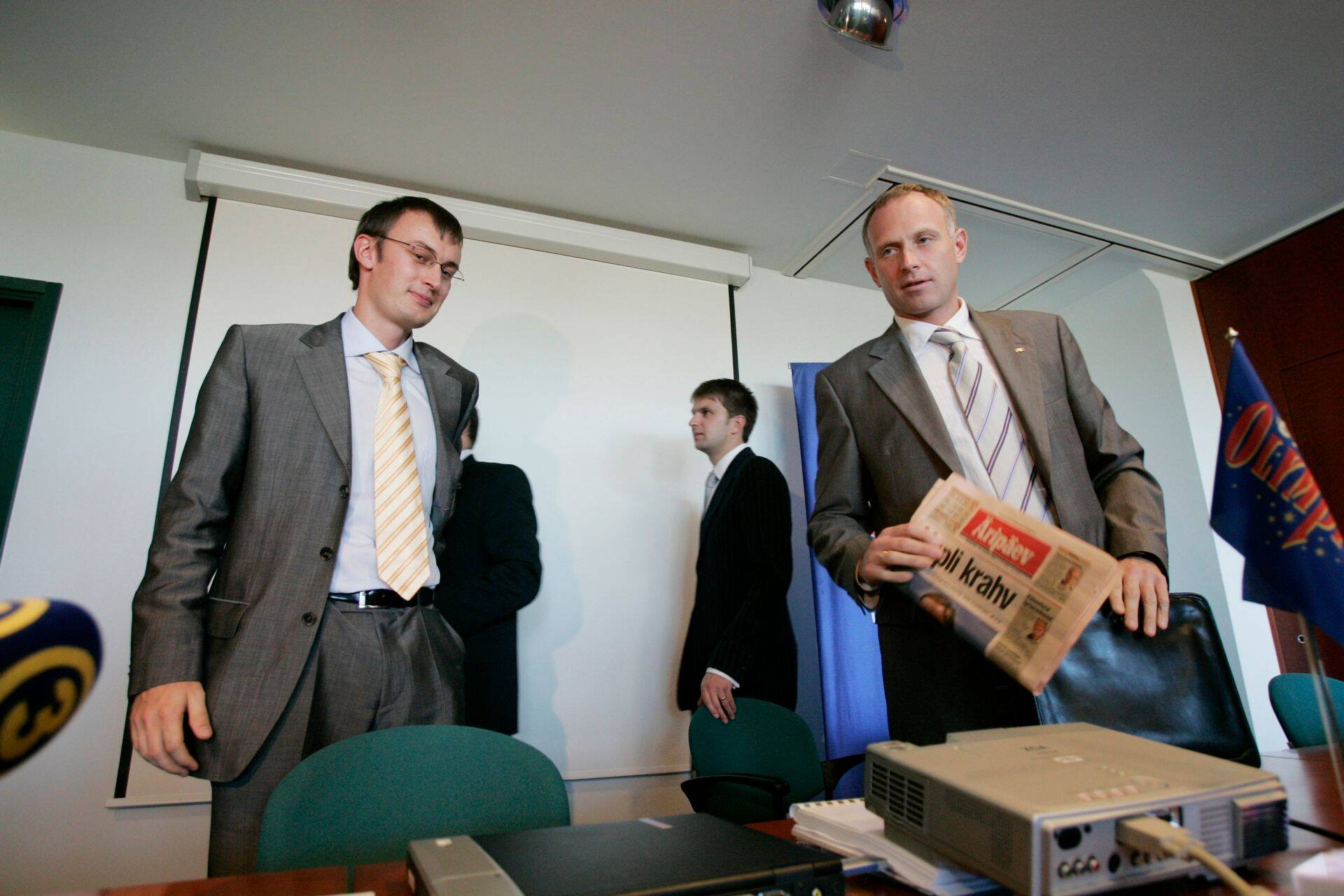 Olympic Casino börsiletuleku tulemustest rääkiv pressikonverents, paremal Armin Karu.