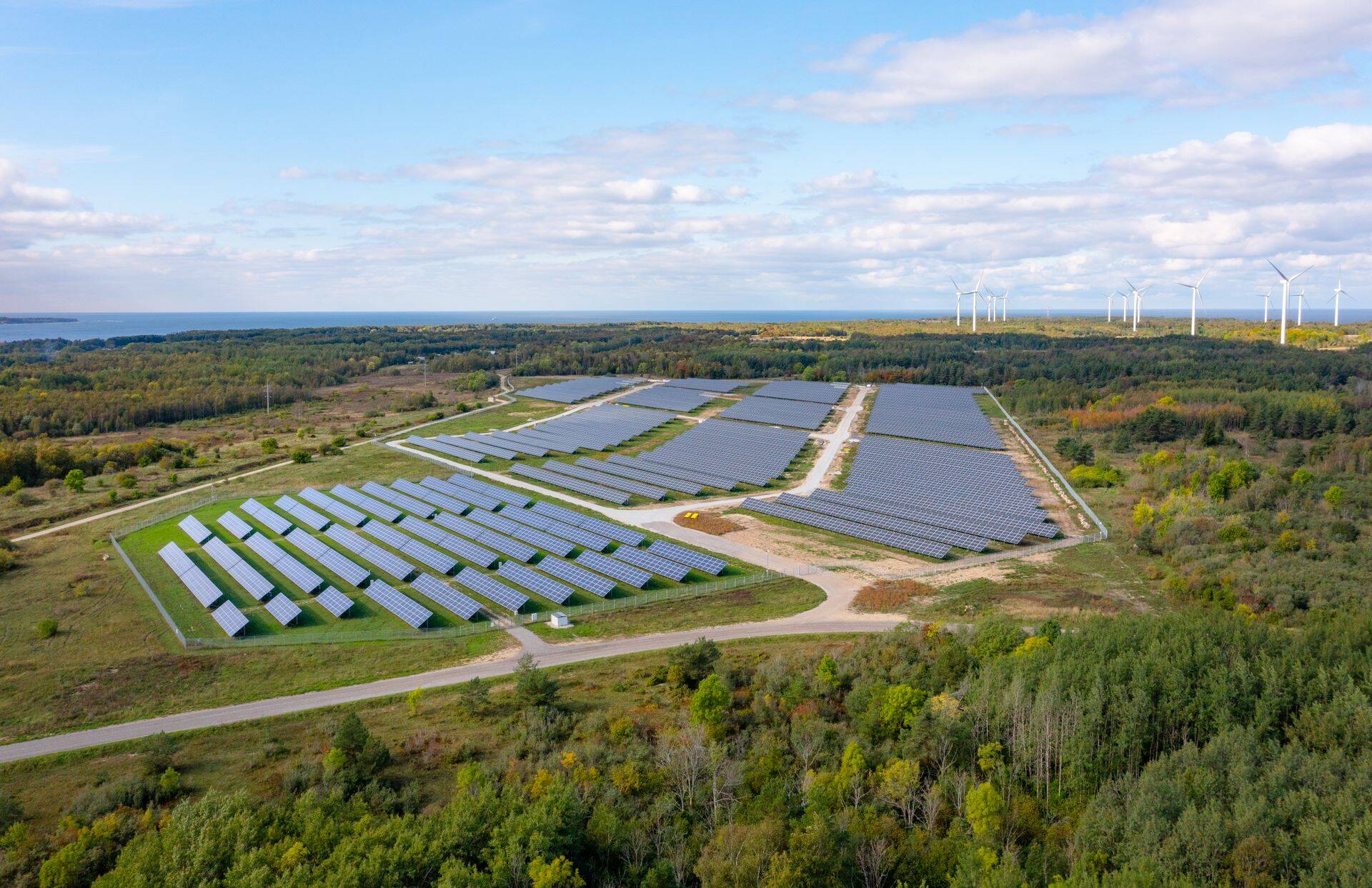 Meie energiaturgu mõjutab üha enam taastuvenergia tootmine. Pildil Enefit Greeni päikesepark.