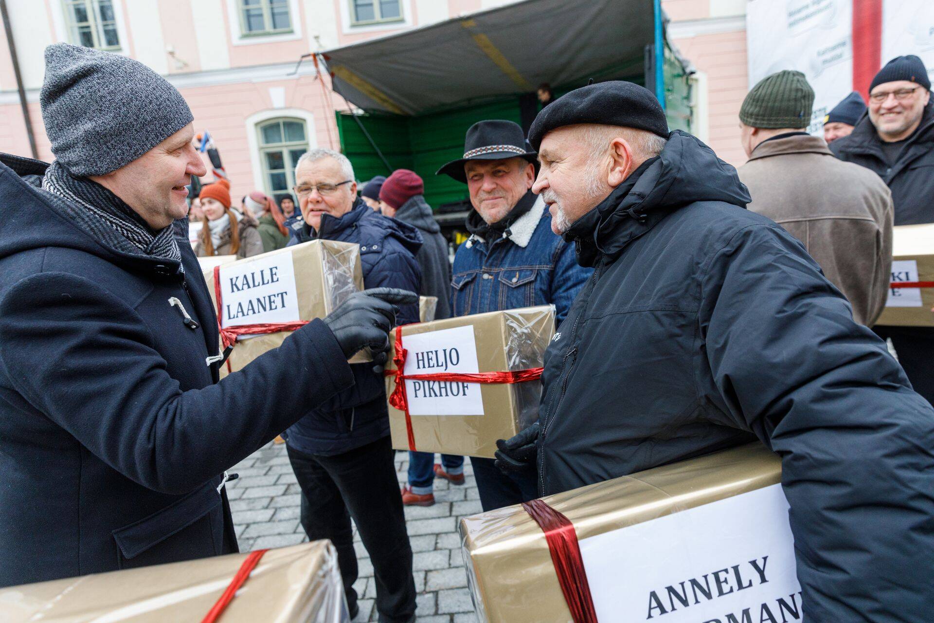 Põllumeeste meeleavaldus riigikogu ees 2019. aasta lõpus. Pilt on illustreeriv.