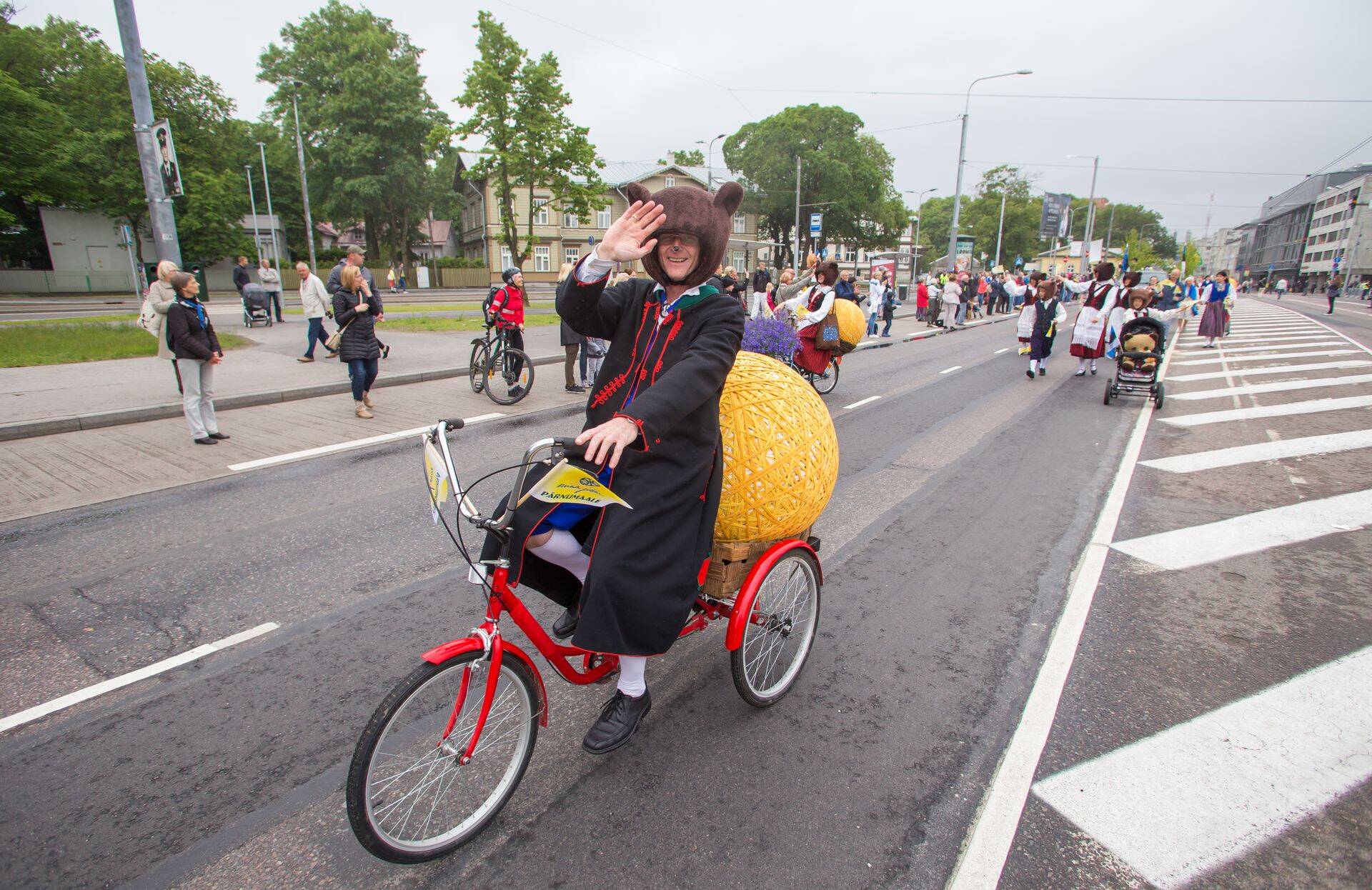 Tallinn Noorte Laulu- ja Tantsupeo rongkäik 2017. aastal.