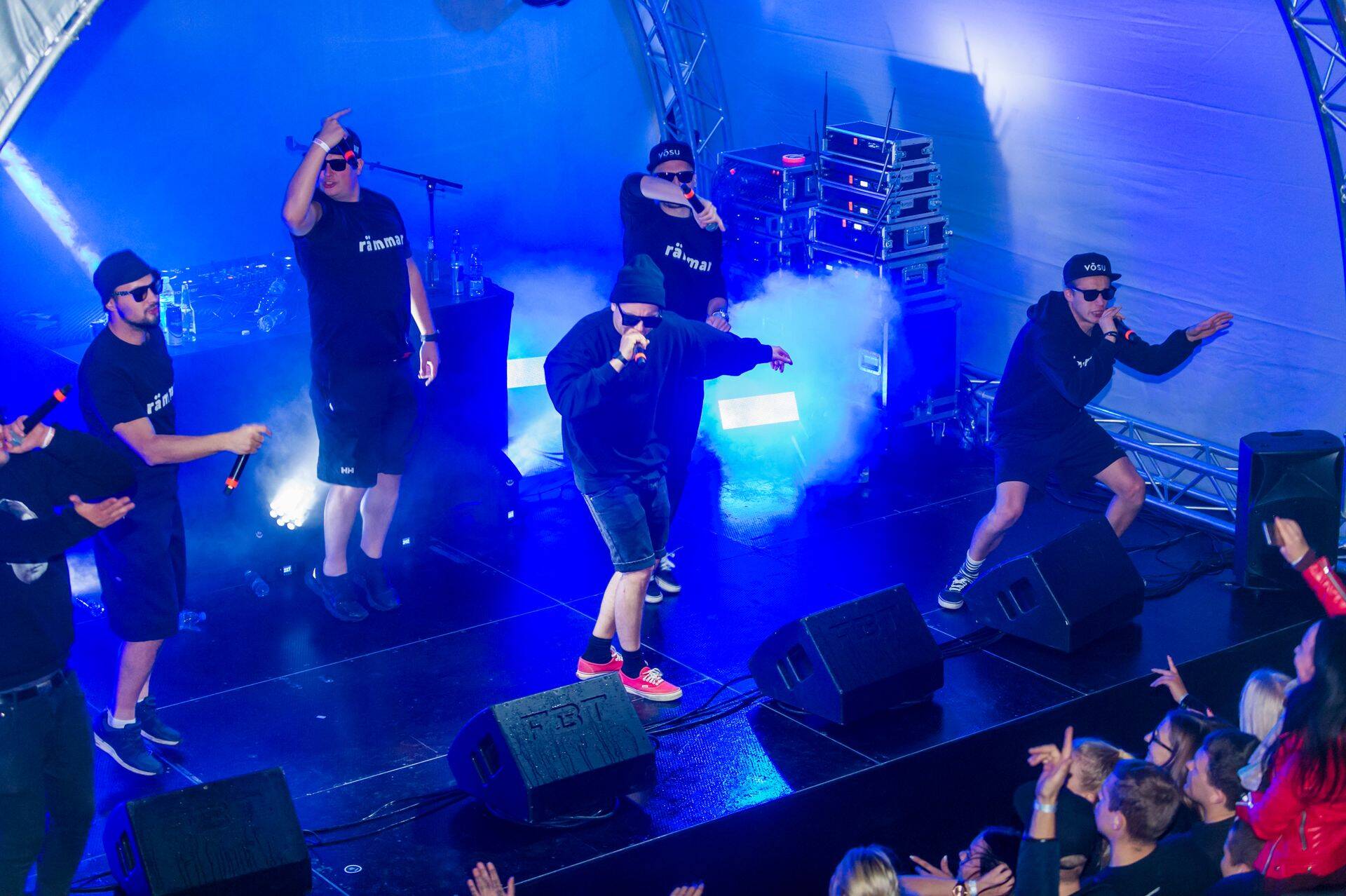 Räpipunt 5Miinust esinemas Pärnu vanglas toimunud festivalil.