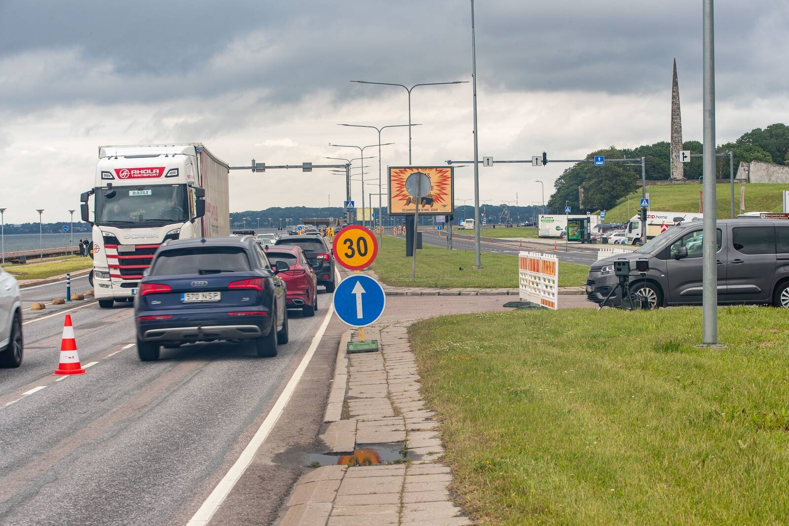 Laulupeo ajal kehtestati lauluväljaku lähistel kiirusepiirang 30 km/h, seda rikkus 56 protsenti liiklejaist.