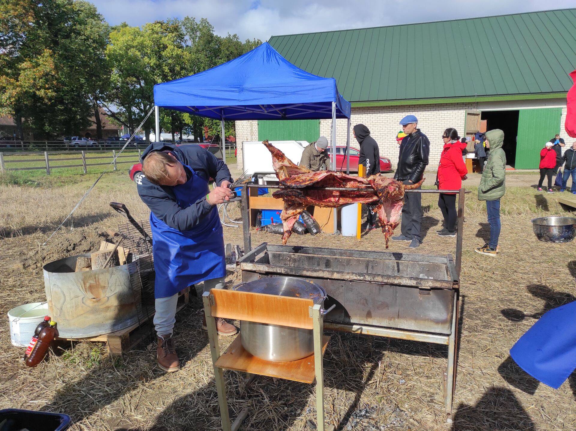 Eelmisel aastal Eesti künnimeistrivõistlustel said pealtvaatajad nautida ka laadamelu ja proovida põnevaid kodumaiseid tooteid - nii ka sel aastal.