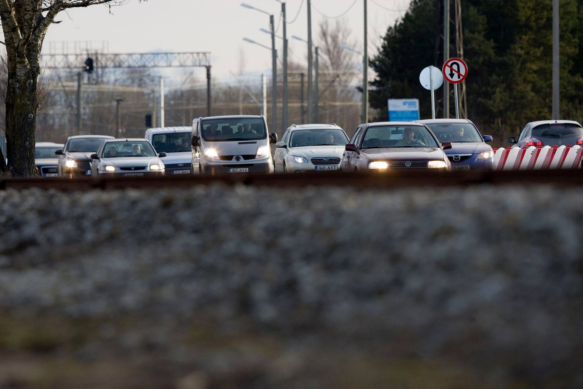 Eesti väike- ja keskmiste ettevõtjate liidu juhi Raivo Altmetsa sõnul on jant tööautode ümber poliitikute endi väljamõeldud klassiviha ja usaldamatuse õhutamine.