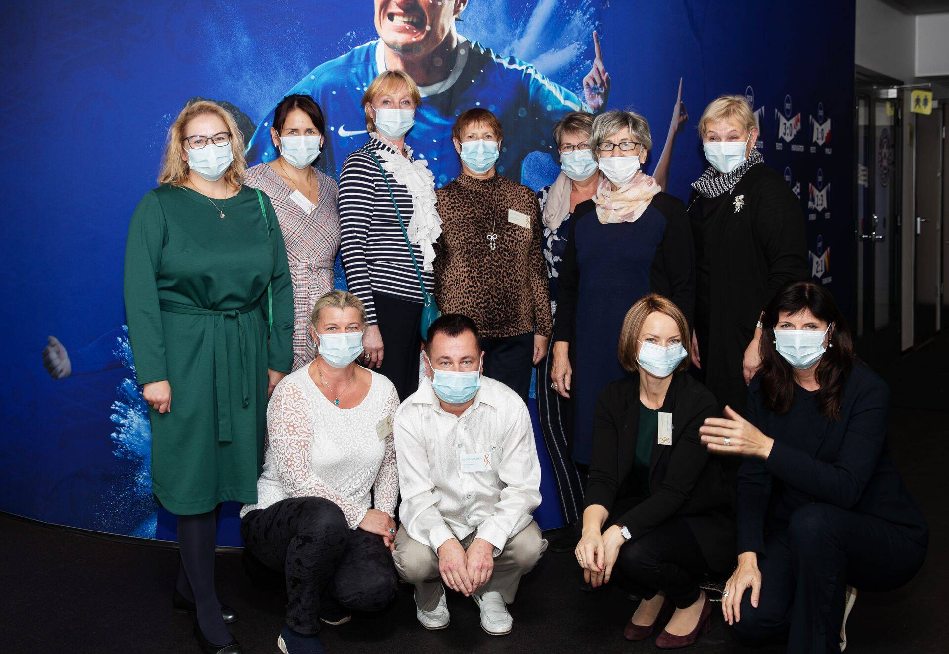 Reumafoorum 2020. aasta sügisel toimus COVID-19 pandeemia tingimustes, kuid toimumata ei jäänud. Vasakult esimene (rohelises kleidis) on reumaliidu juht Ingrid Põldemaa.