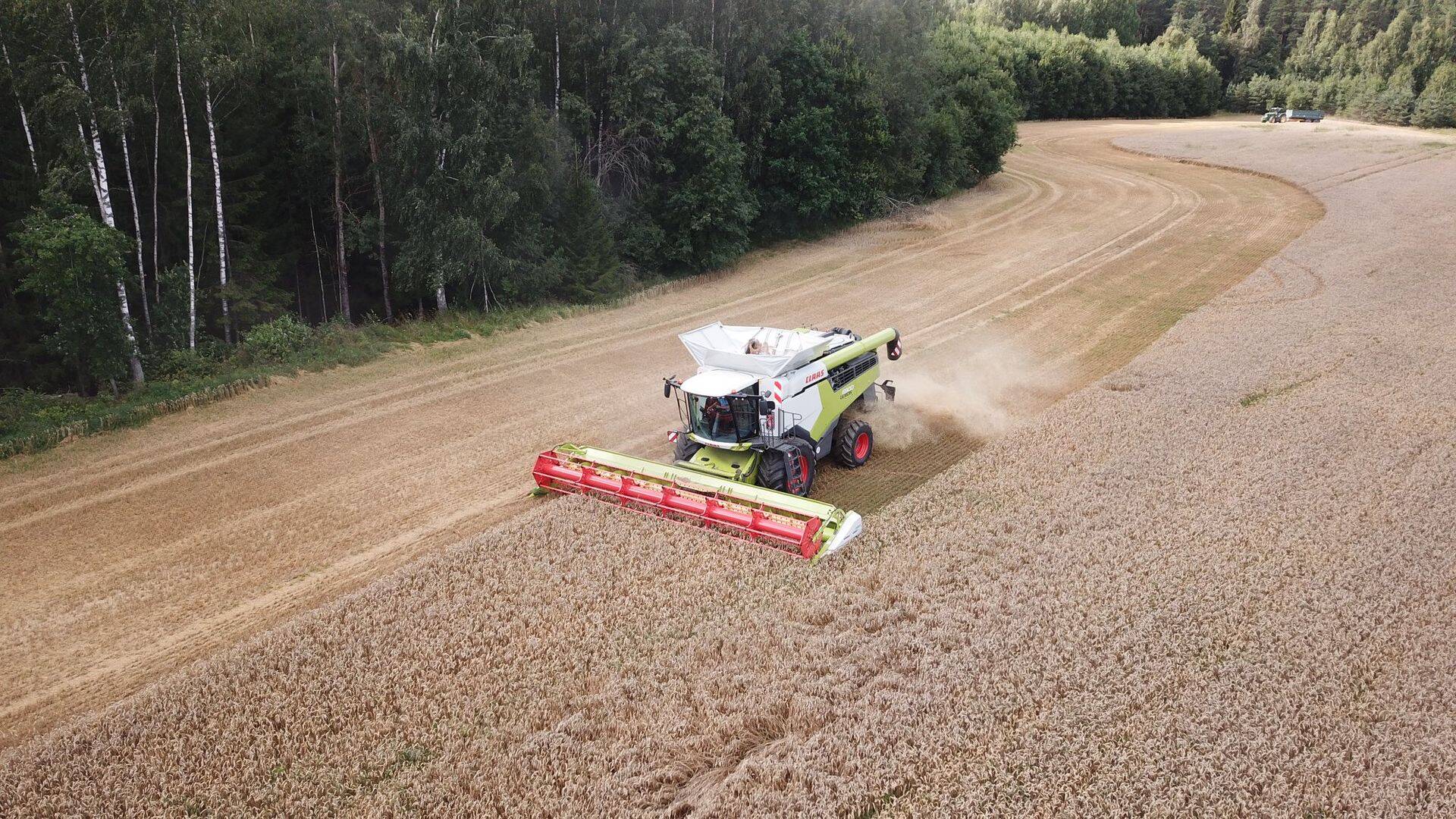 2020 koristushooaeg uue CLAAS LEXION kombainiga.