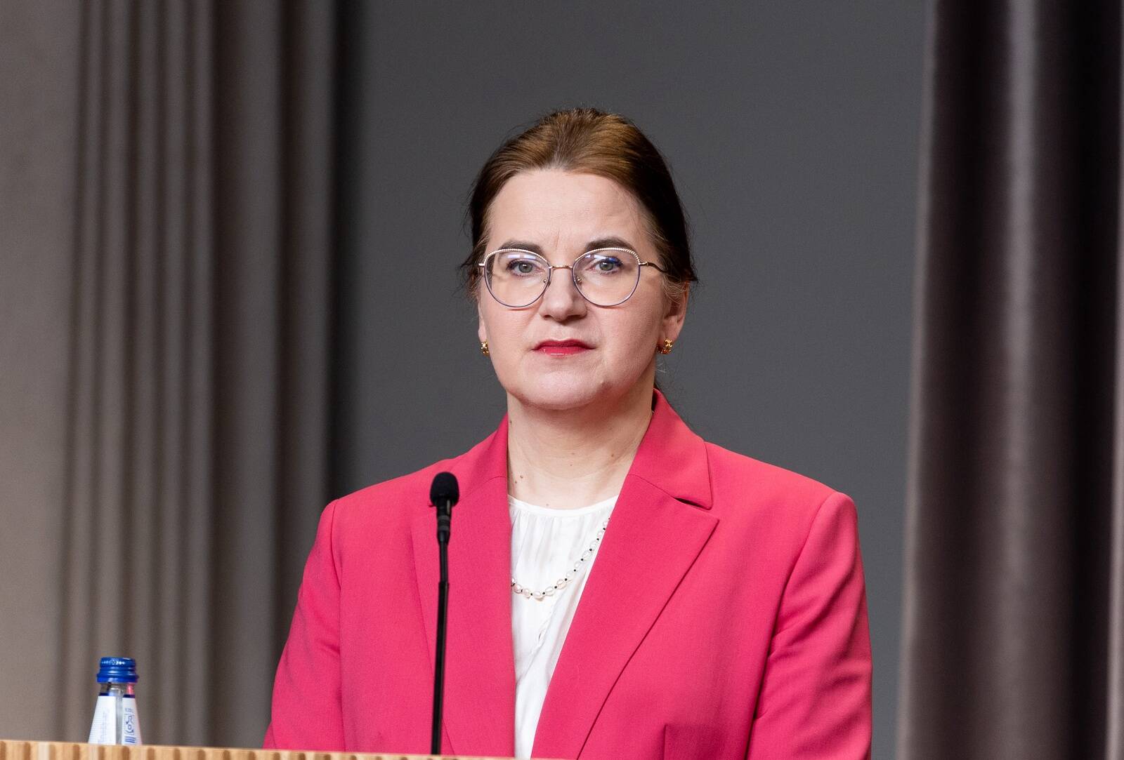 Paksu pahandust tekitanud konkurentsiseadusest tuleb rääkima justiitsminister Liisa-Ly Pakosta.