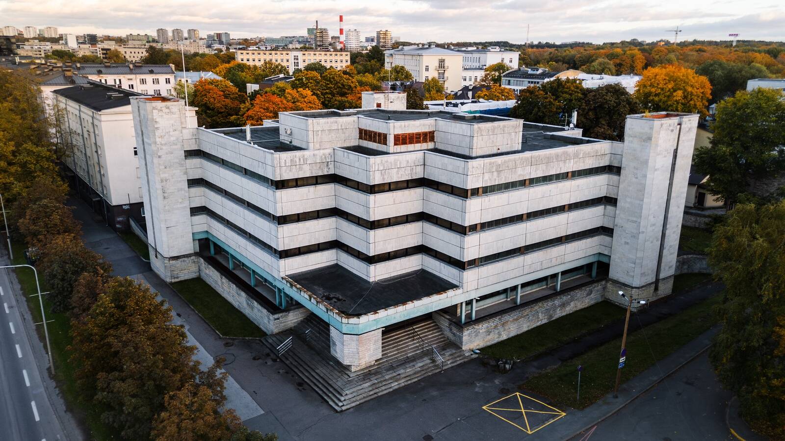 Tallinna linnavalitsues on menetluses Riigi Kinnisvara ASi detailplaneering, mille eesmärgiks on muuta kinnistu sihtotstarvet ning määrata ehitusõigus äri- ja elufunktsiooniga hoone rajamiseks.