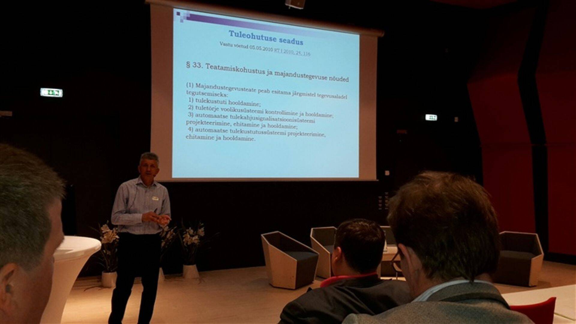 Päästeameti Põhja regiooni peainspektor Vassil Hartšuk rääkis hoonete tuleohutuse nõuetele vastavuse kontrollist.