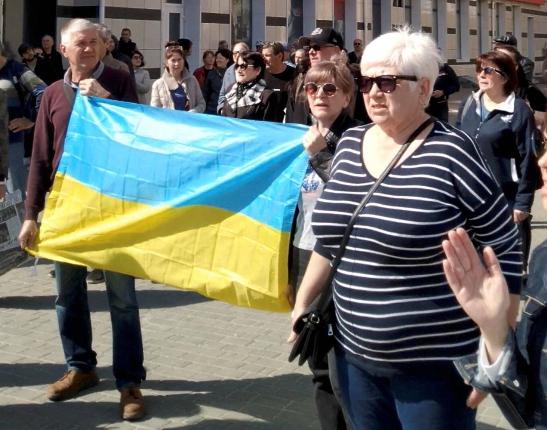 Против демонстрантов в Херсоне был применён слезоточивый газ
