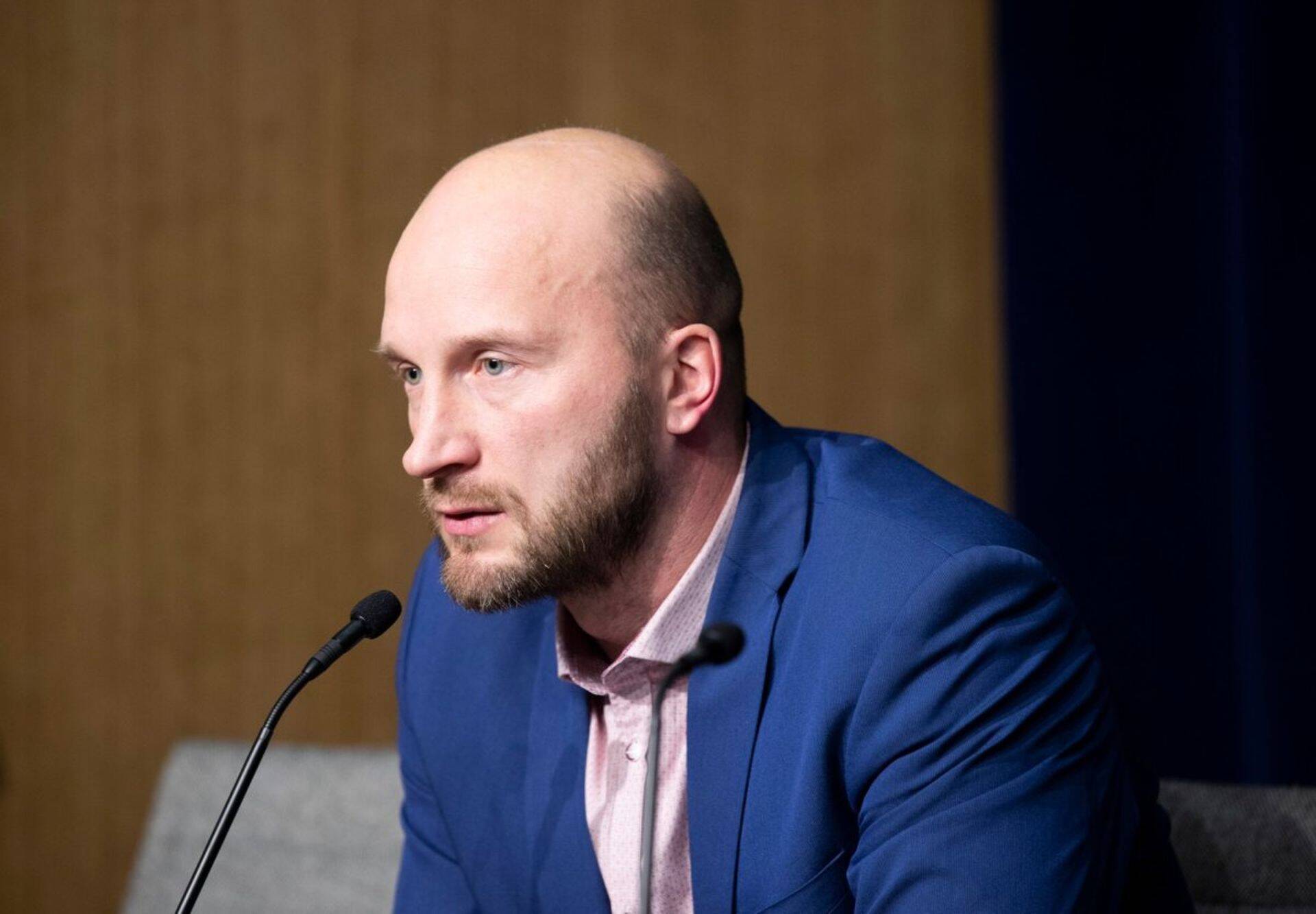 Заведующий отделом экстренной медицины Департамента здоровья Мартин Кадай сообщил, что точное число зареженных коронавирусом в Эстонии не известно.