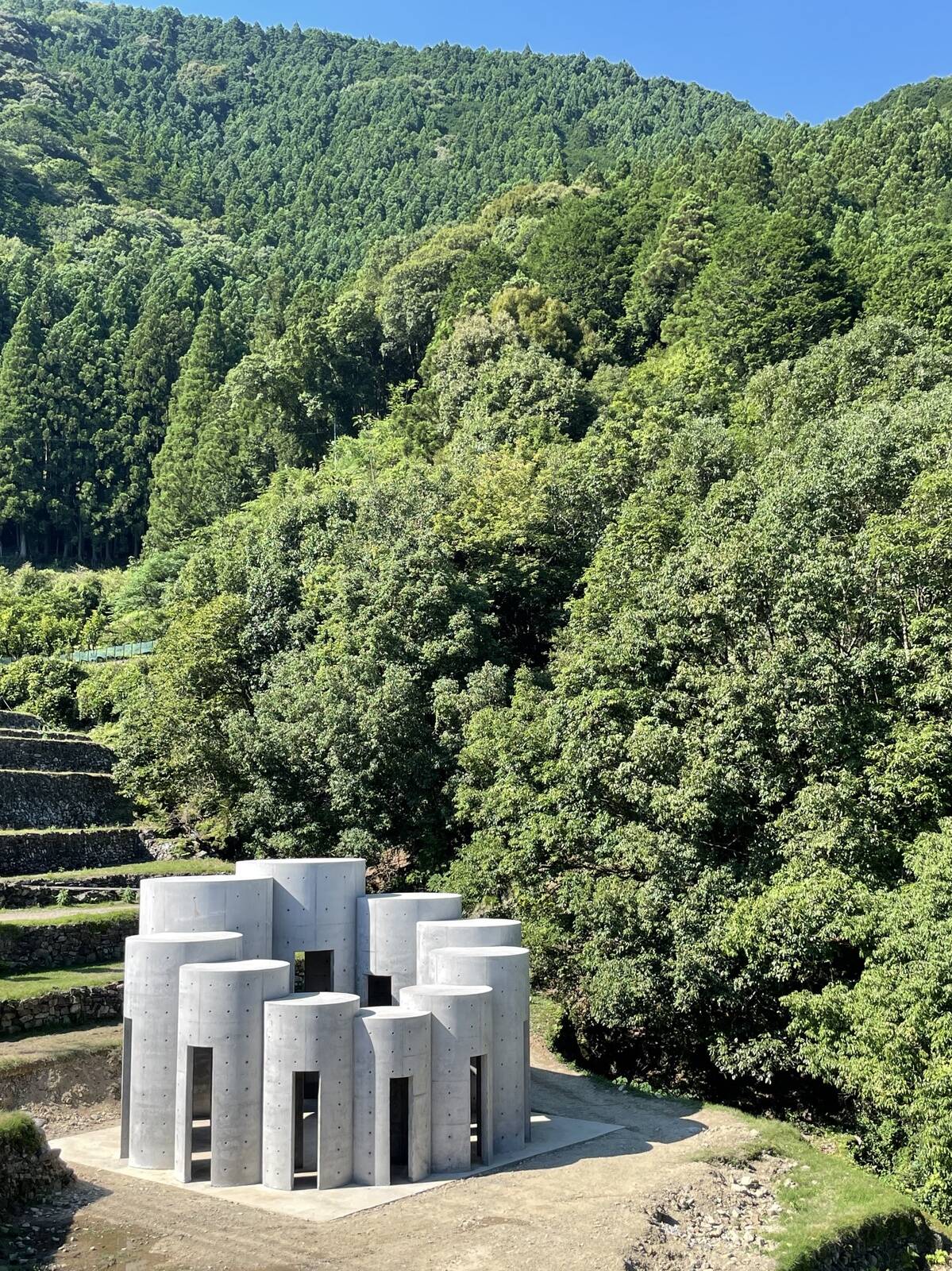 Külastajad saavad kogeda helide mängu tänu omanäolisele kujule, asukohale ning suurepärasele betooni võimele heli peegeldada. Foto: NOBE
