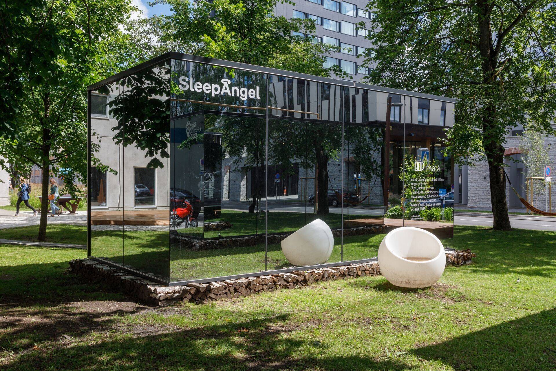 Ööd запатентовала внешний вид своих домиков как объект промышленного дизайна, защитила свой бренд. Помимо этого, на продукцию компании автоматически распространяется авторское право.