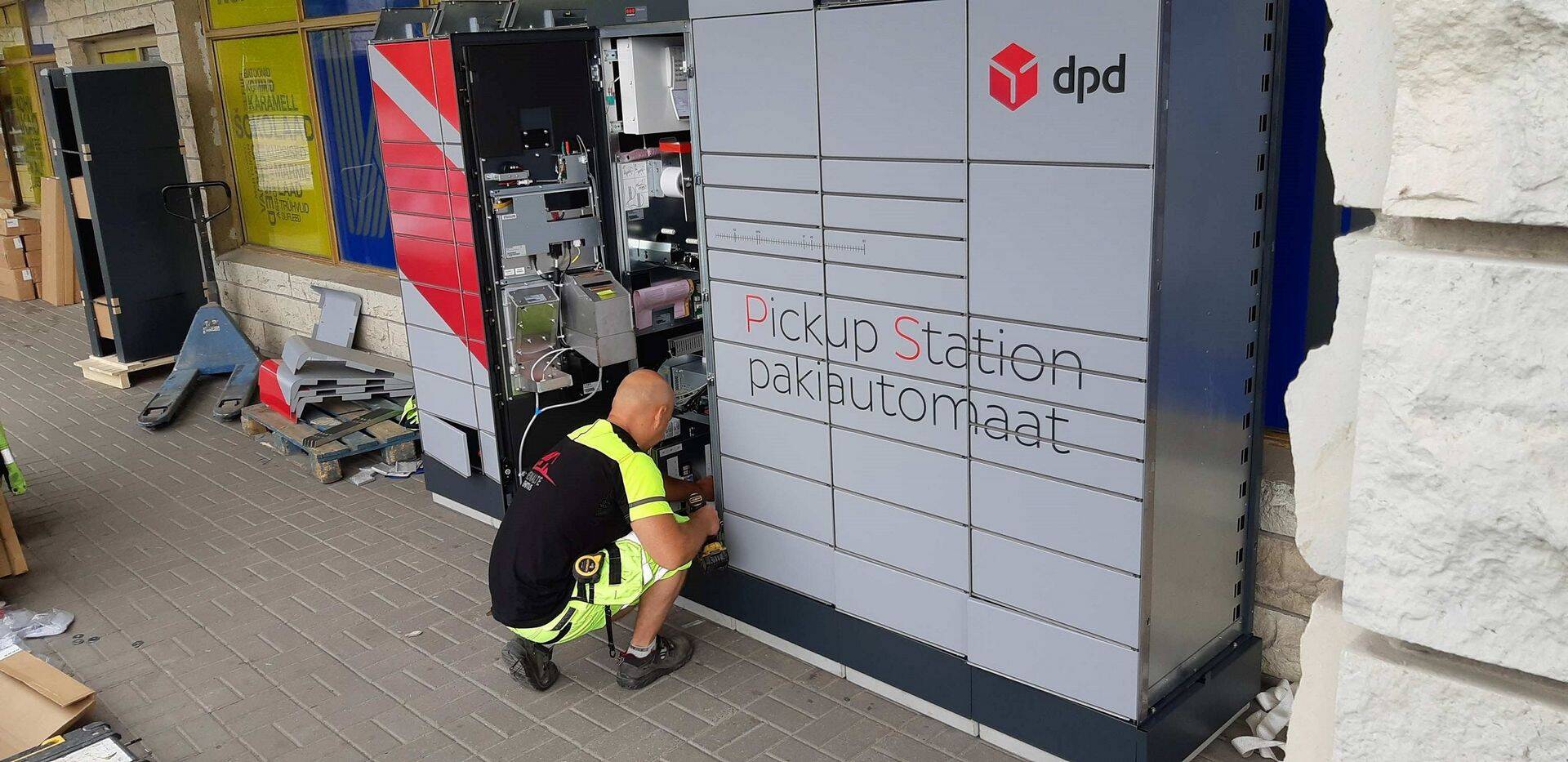 Uue pakiautomaadi paigaldamine.