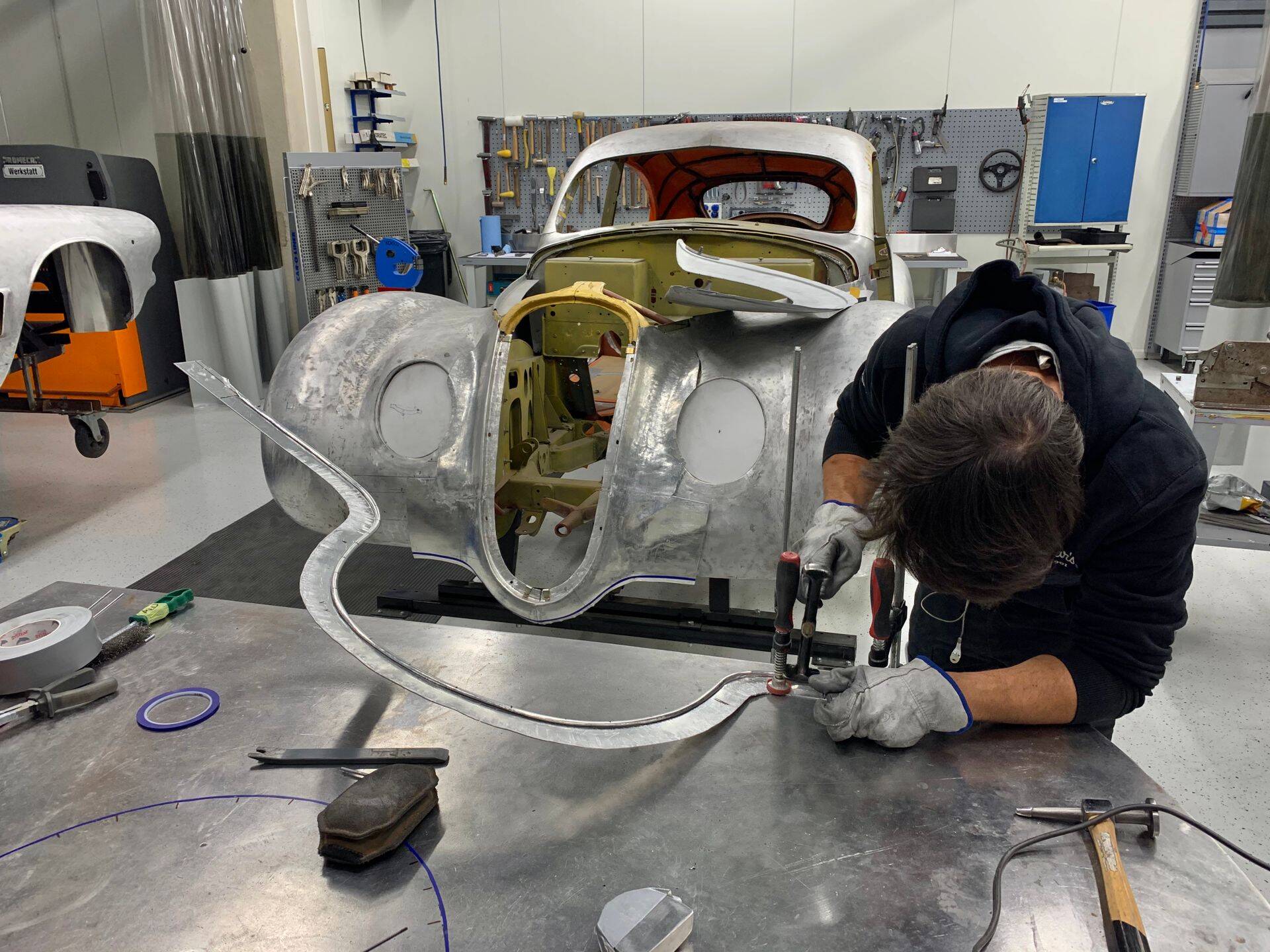 Üliharuldane Alfa Romeo 1940. aastast, mis on taastamisel firmas Benefit. Auto värvus ei ole veel otsustatud. Ta tuleb, kas must või tumeroheline. Euroopa tuntumatel vanaautode oksjonitel võib see auto maksta üle 2 miljoni euro.