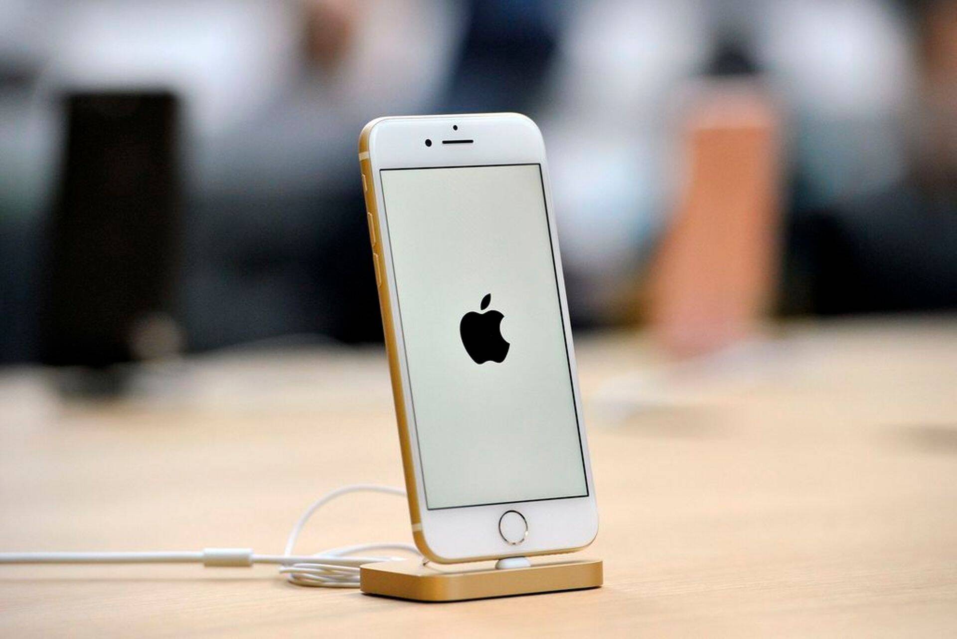 Apple'i iPhone 7 müük teises kvartalis jäi prognoositule alla.