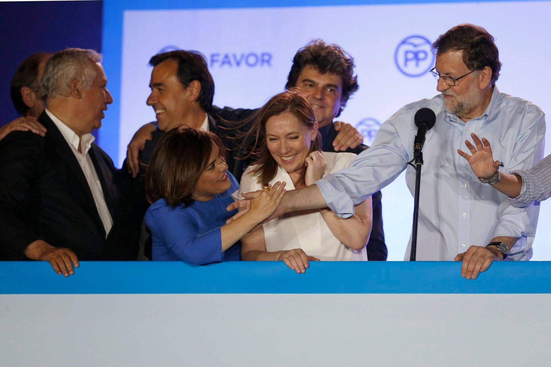 Hispaania erakorralised valimised võitis konservatiivne Rahvapartei (Partido Popular). Paremal partei juht Mariano Rajoy.