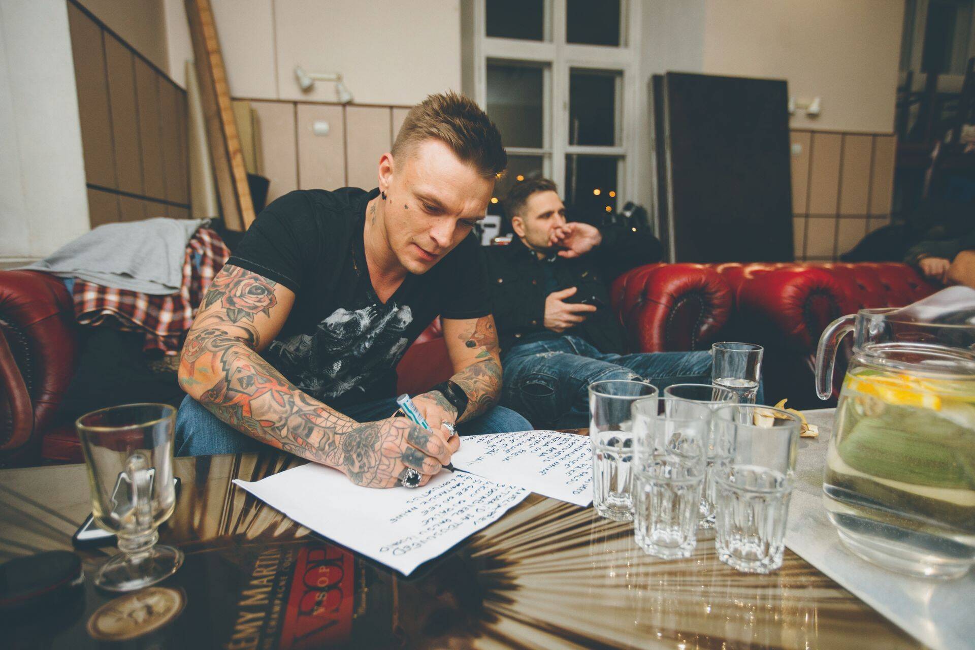 Playlist paika – enne Venus Clubis lavale minekut saab mängitavate muusikapalade järjekord viimast lihvi.