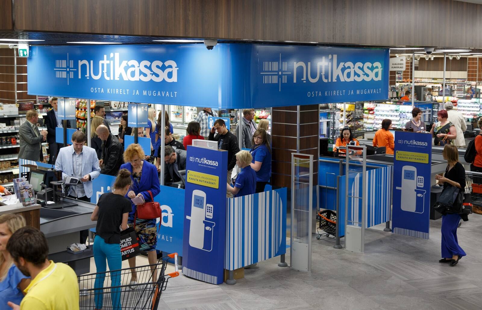 Kõikidel toidupoodidel on jaanipäeva eelne aeg kiire, milleks valmistutakse pikalt ette.