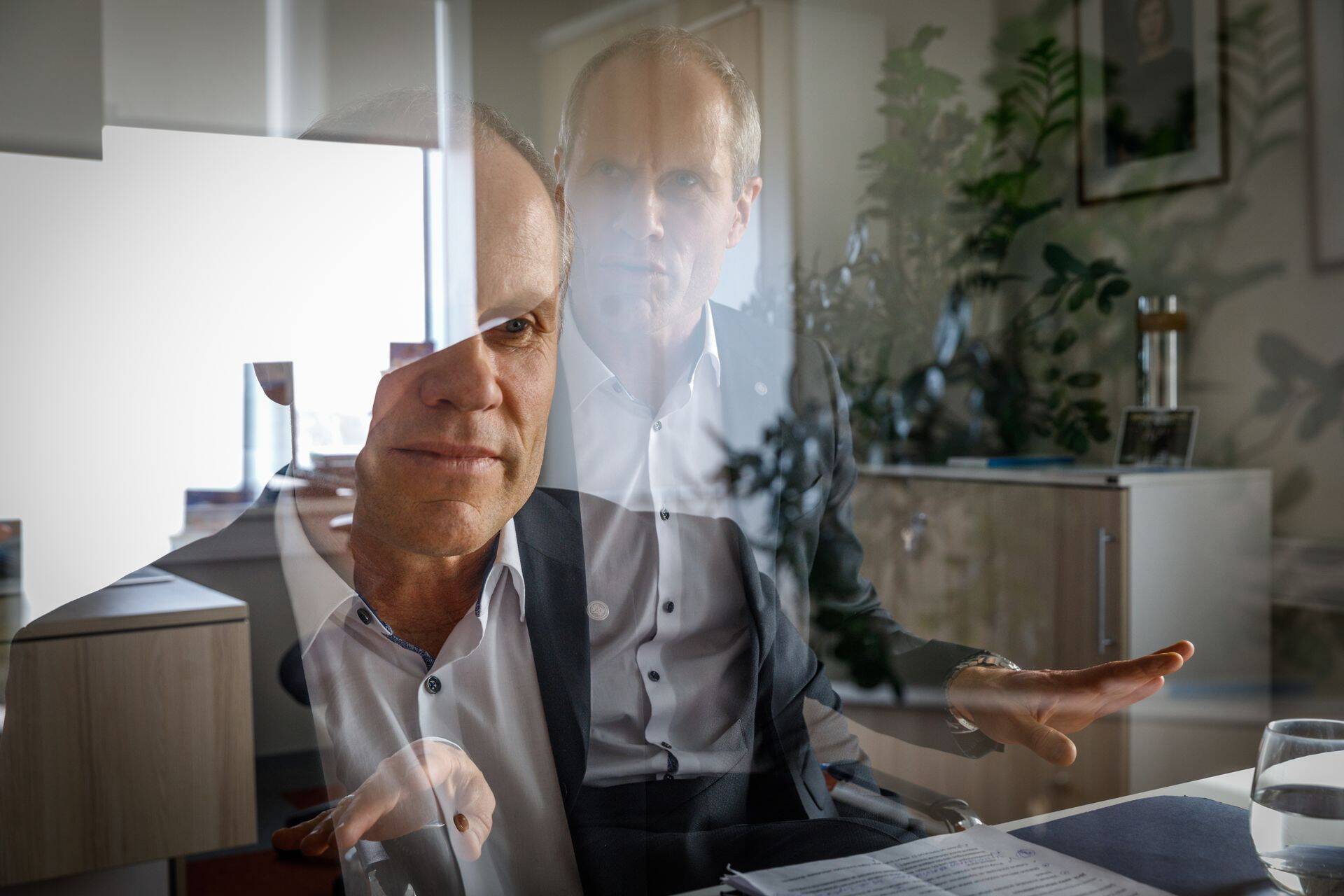 Rahandusminister Toomas Tõniste otsustas pärast valimisi, et suures poliitikas ta enam ei jätka. Riigikokku minekuks ei saanud ta piisavalt hääli ning tundis, et siis ei ole õige end ka ministriks pakkuda.