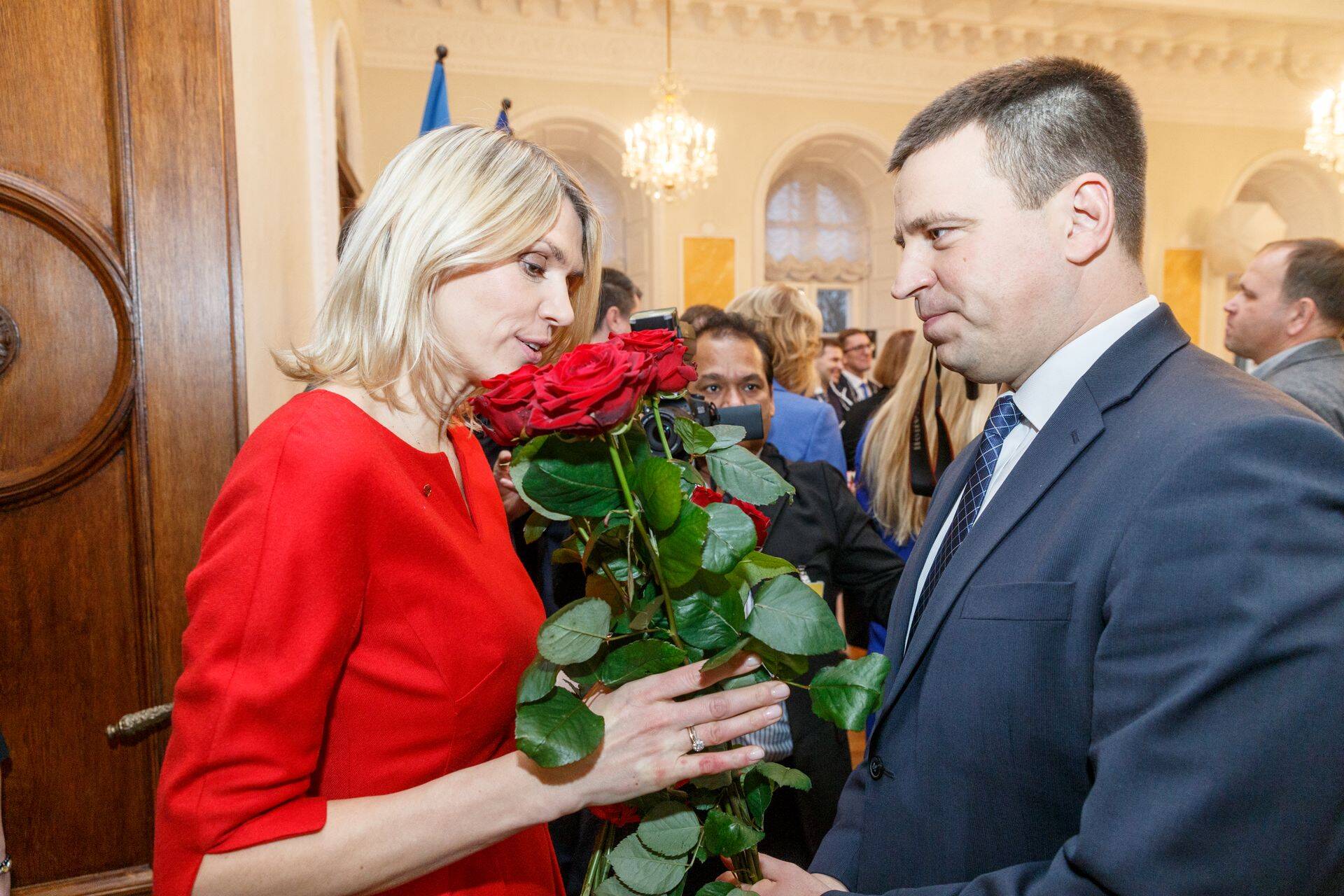Urve Palo 2016. aastal peaministri Jüri Ratasega. Praegune valitsus oli äsja ametivande andnud.