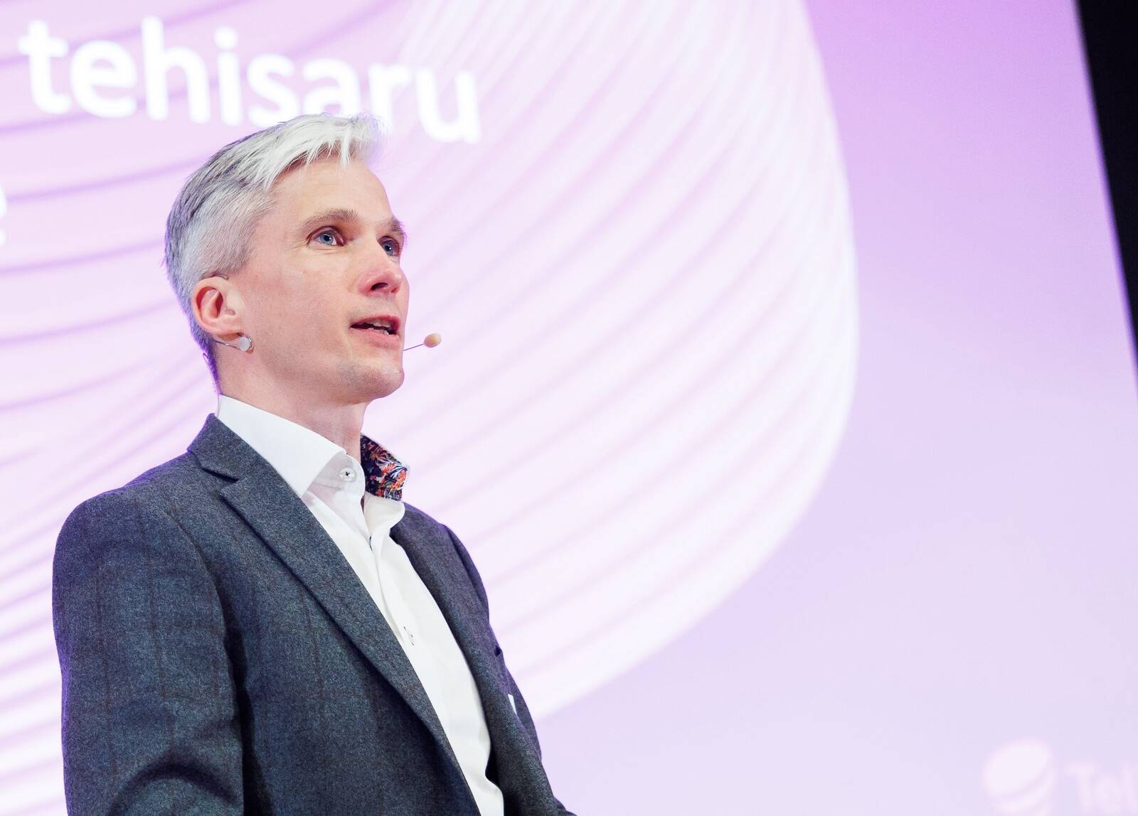 Kui palutakse hakata kuskile oma andmeid, PIN-koode või eri kontode paroole sisestama, on selle taga mõni hämar skeem, kinnitas Telia Eesti riskijuht Andreas Meister.