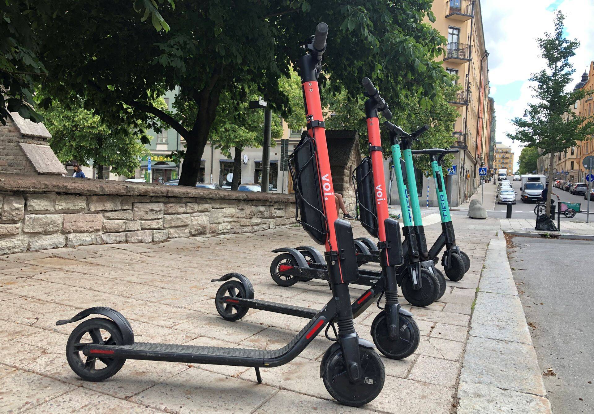 Voi elektritõuksid Stockholmi tänaval.