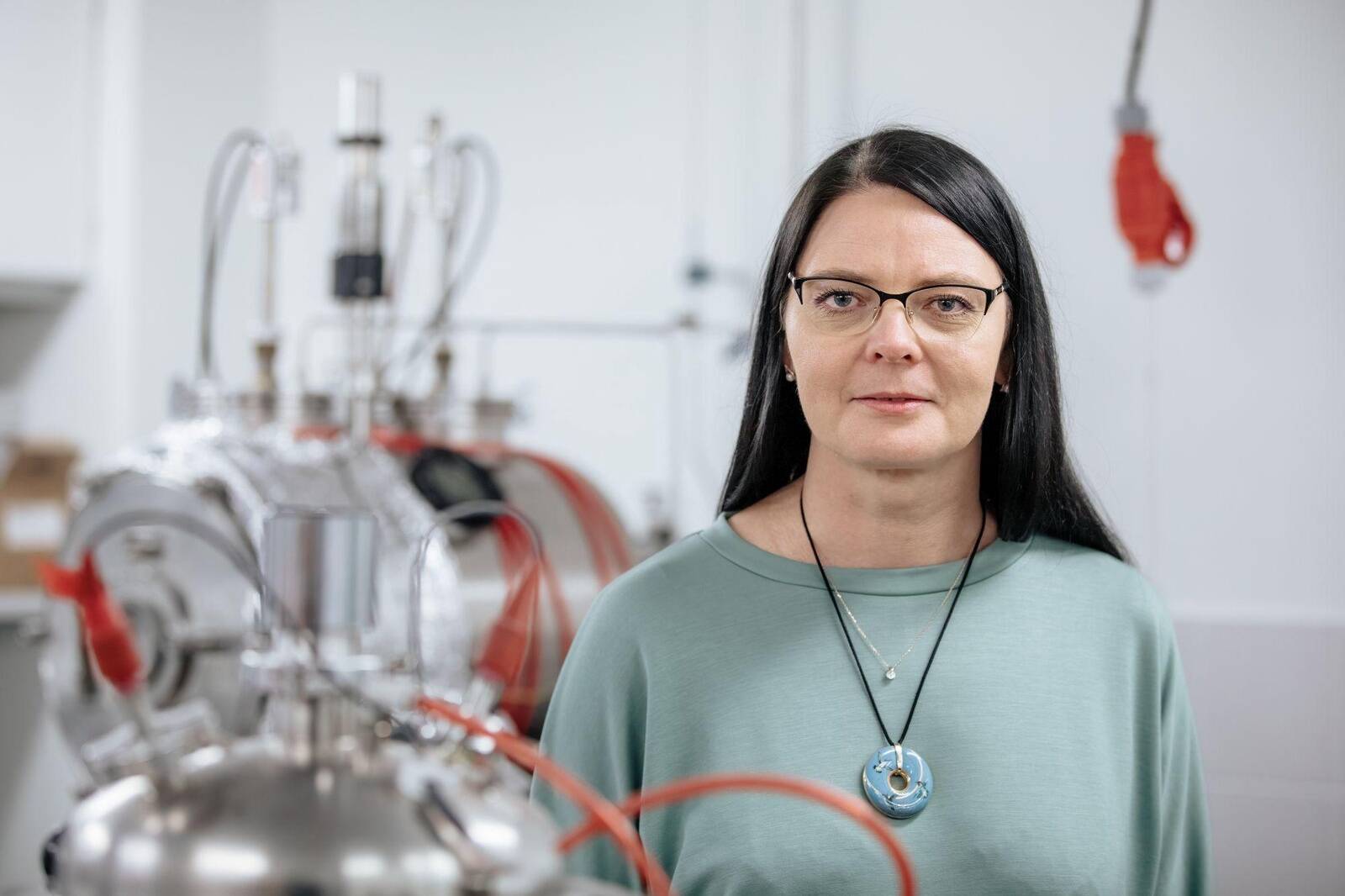 По словам профессора Марит Каук-Куусик, солнечные панели, основанные на более дешевых и широко распространенных материалах, уже не являются лишь теоретической концепцией, а готовы к коммерческому использованию.