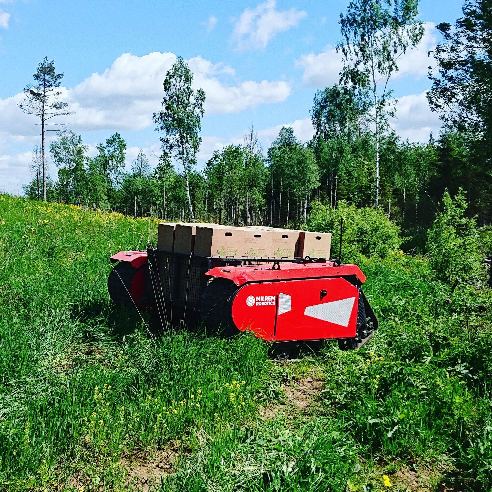 Milremi robotsõiduk Graanul Investi istutustalgutel.