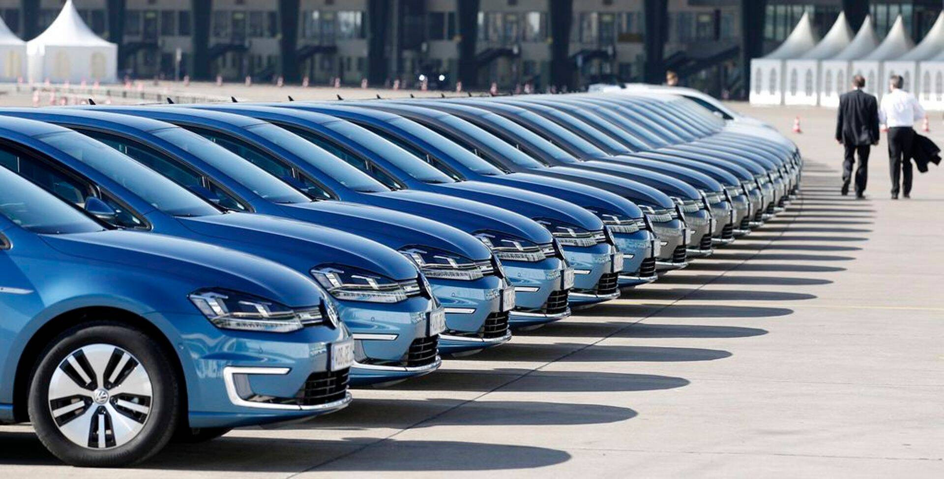 Kuna Saksamaal hoitakse ka uute autode ostmise arvelt kokku, on ka Volkswagen sunnitud kulusid koomale tõmabama.