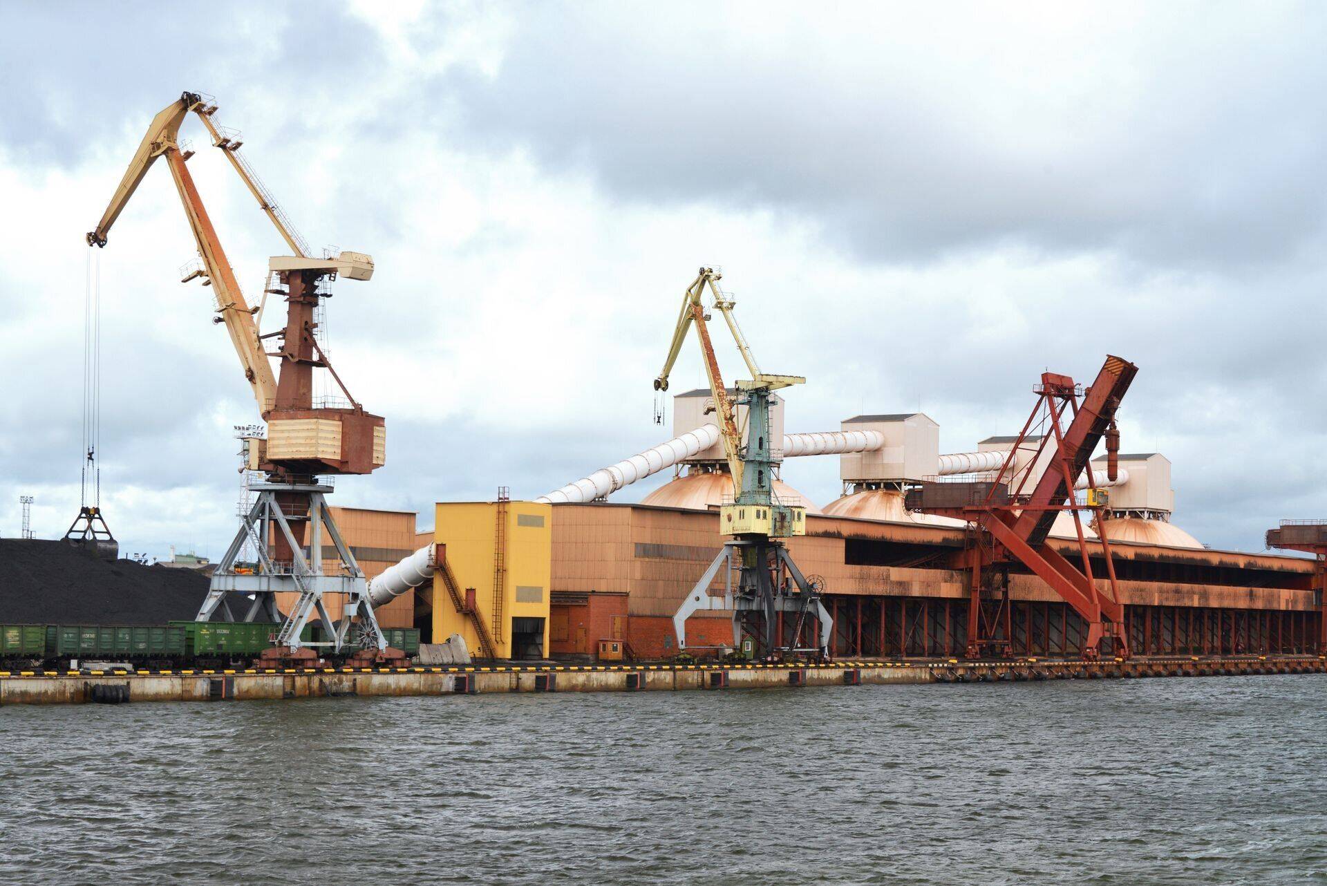 Объем перевозок в Вентспилсском порту за первое полугодие вырос на четверть.